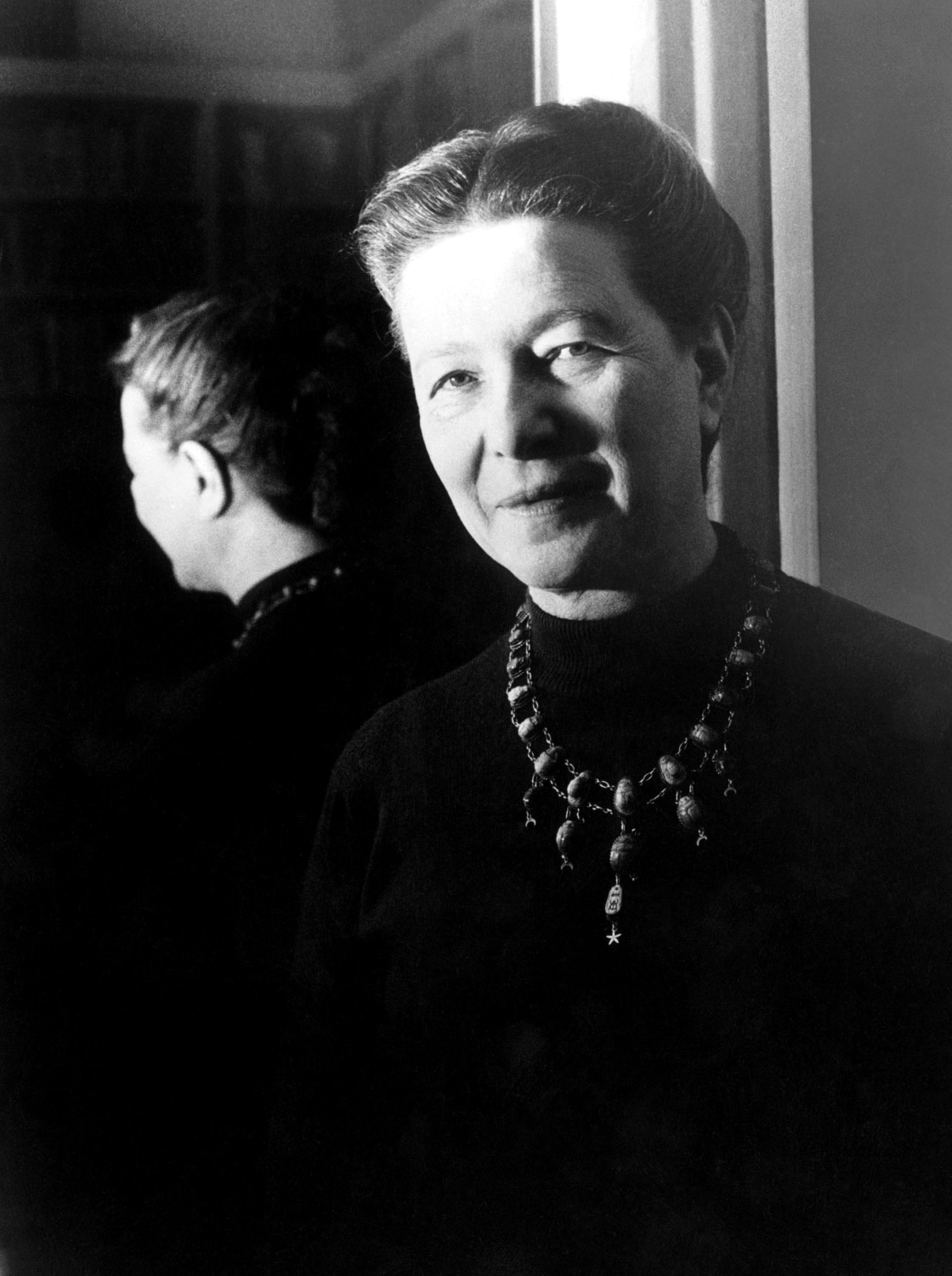La scrittura esige virtù scoraggianti, sforzi, pazienza; è un’attività solitaria in cui il pubblico esiste solo come speranza. Simone De Beauvoir