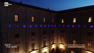 Maurizio Nannucci nel cortile della Pilotta
