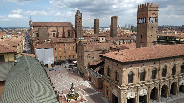 La piazza che verrà. Bologna e il cinema