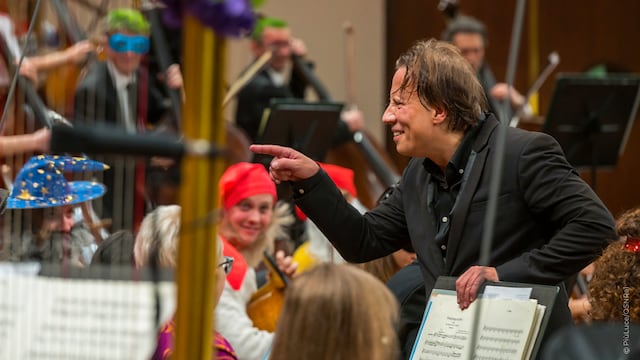 Il Concerto di Carnevale dell'Orchestra Rai diretto da Kristjan Järvi