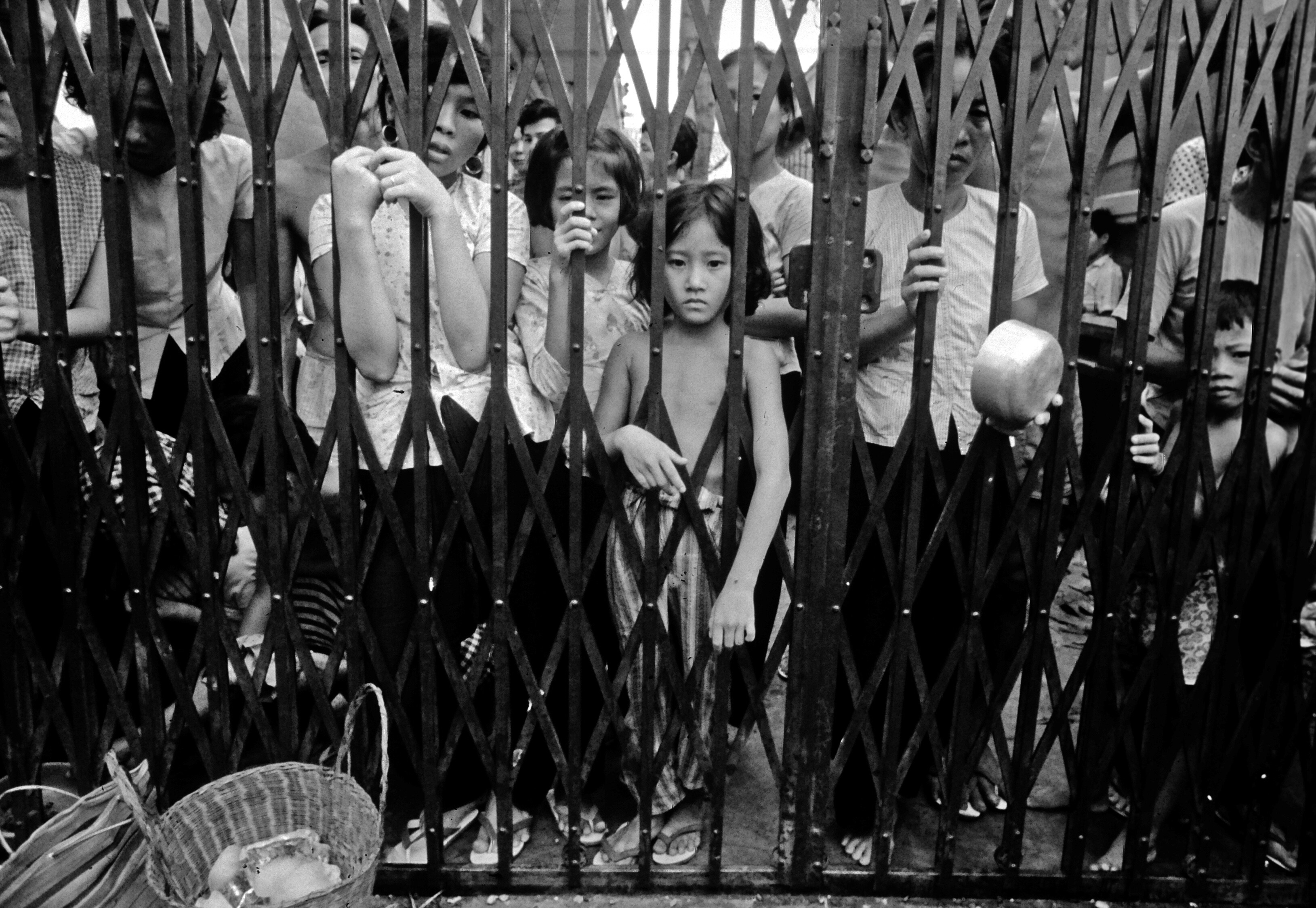 Rifugiati vietnamiti in Cambogia, in un’area di detenzione della capitale Phnom Penh. Gennaio 1972. Phnom Penh, Cambodia. Foto n. 31650 © courtesy UN Photo/John Robaton