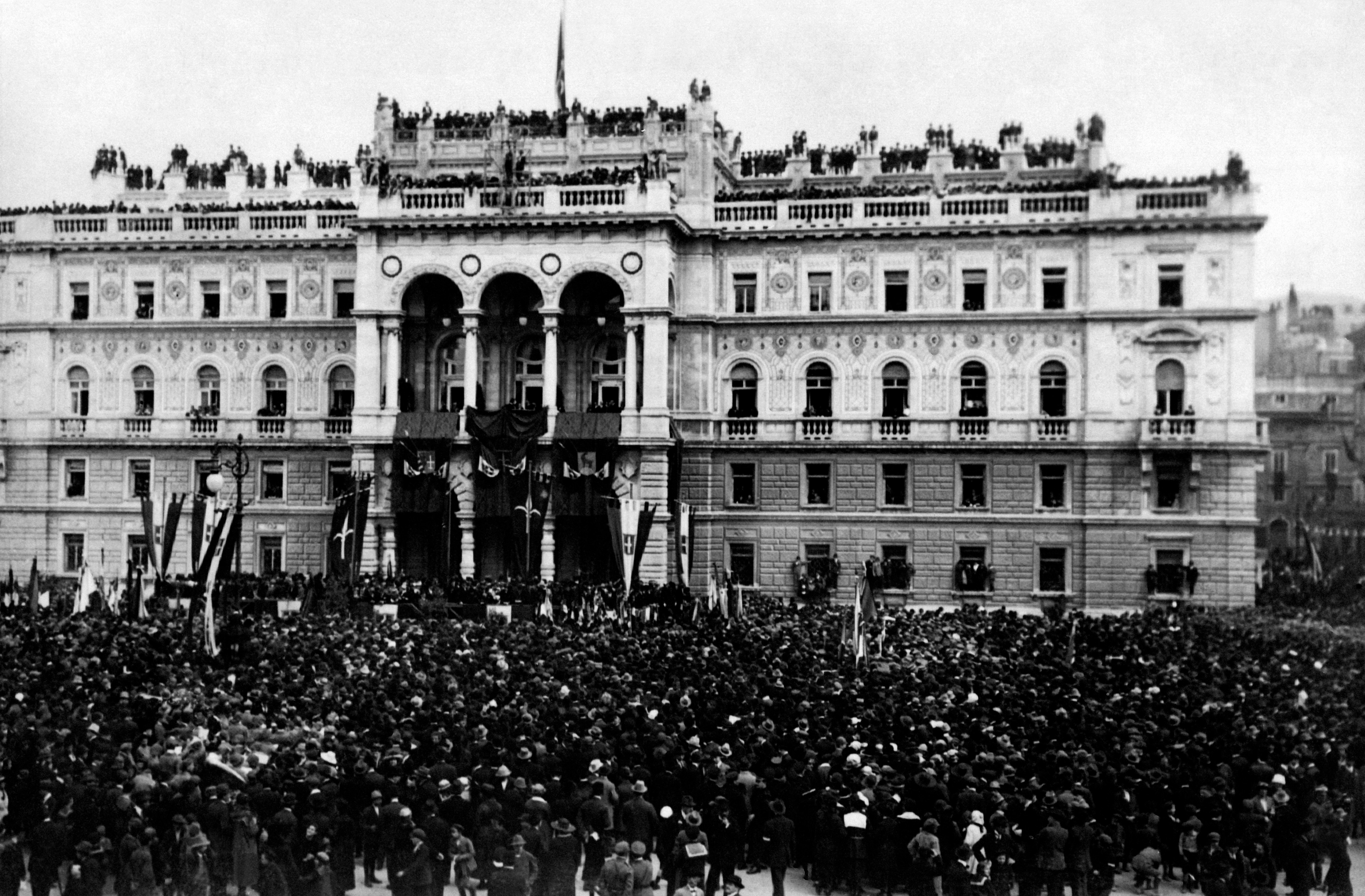 Piazza dell'unità d'Italia a Trento