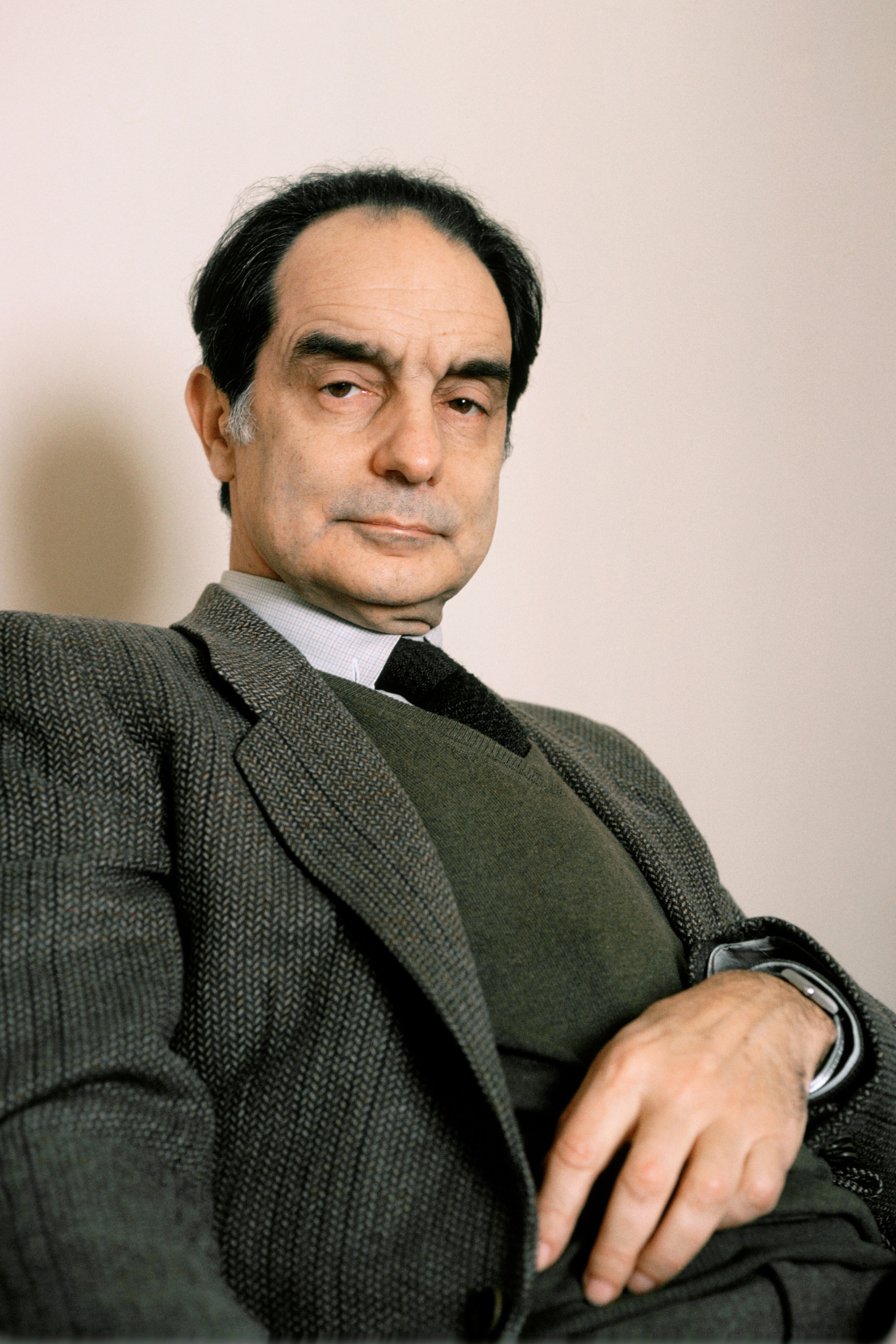 Italo Calvino: dopo l'8 settembre combatte con i partigiani delle Brigate Garibaldi