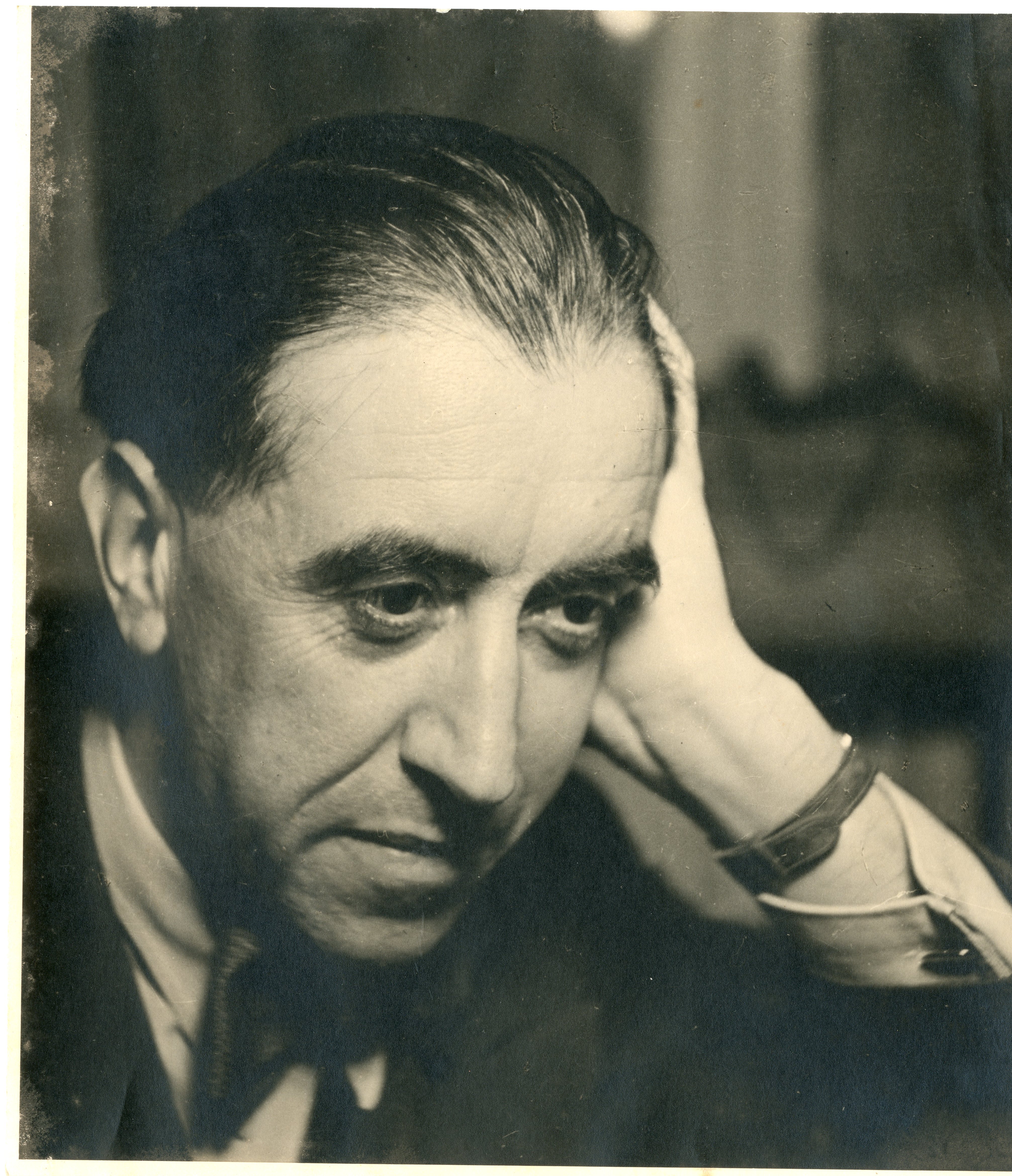 Primo piani di Piero Calamandrei: nel 1942 è tra i fondatori del Partito d'Azione e dopo l'armistizio segue la nascita e l'espansione del movimento partigiano