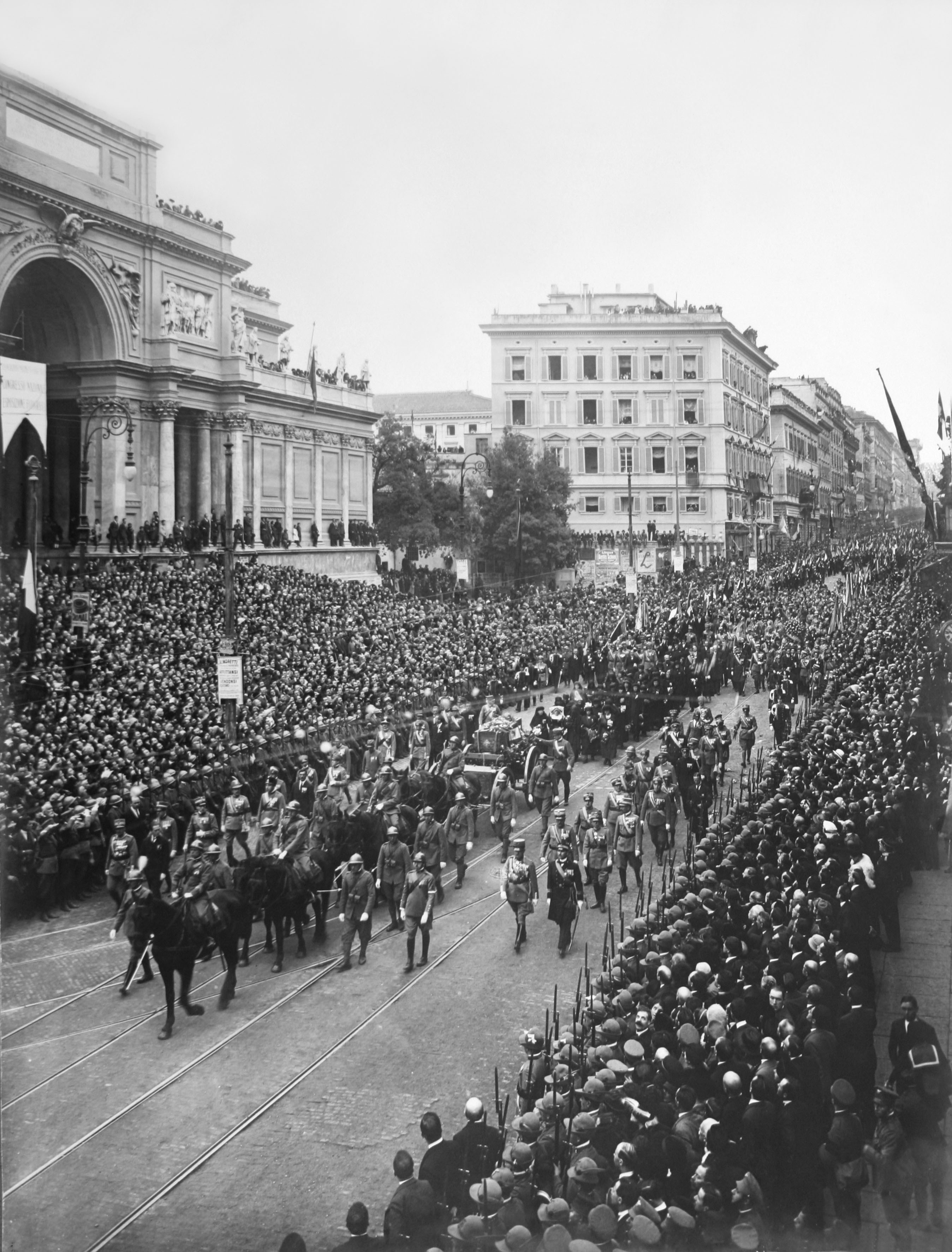 Roma, 4 novembre 1921: corteo funebre del milite ignoto