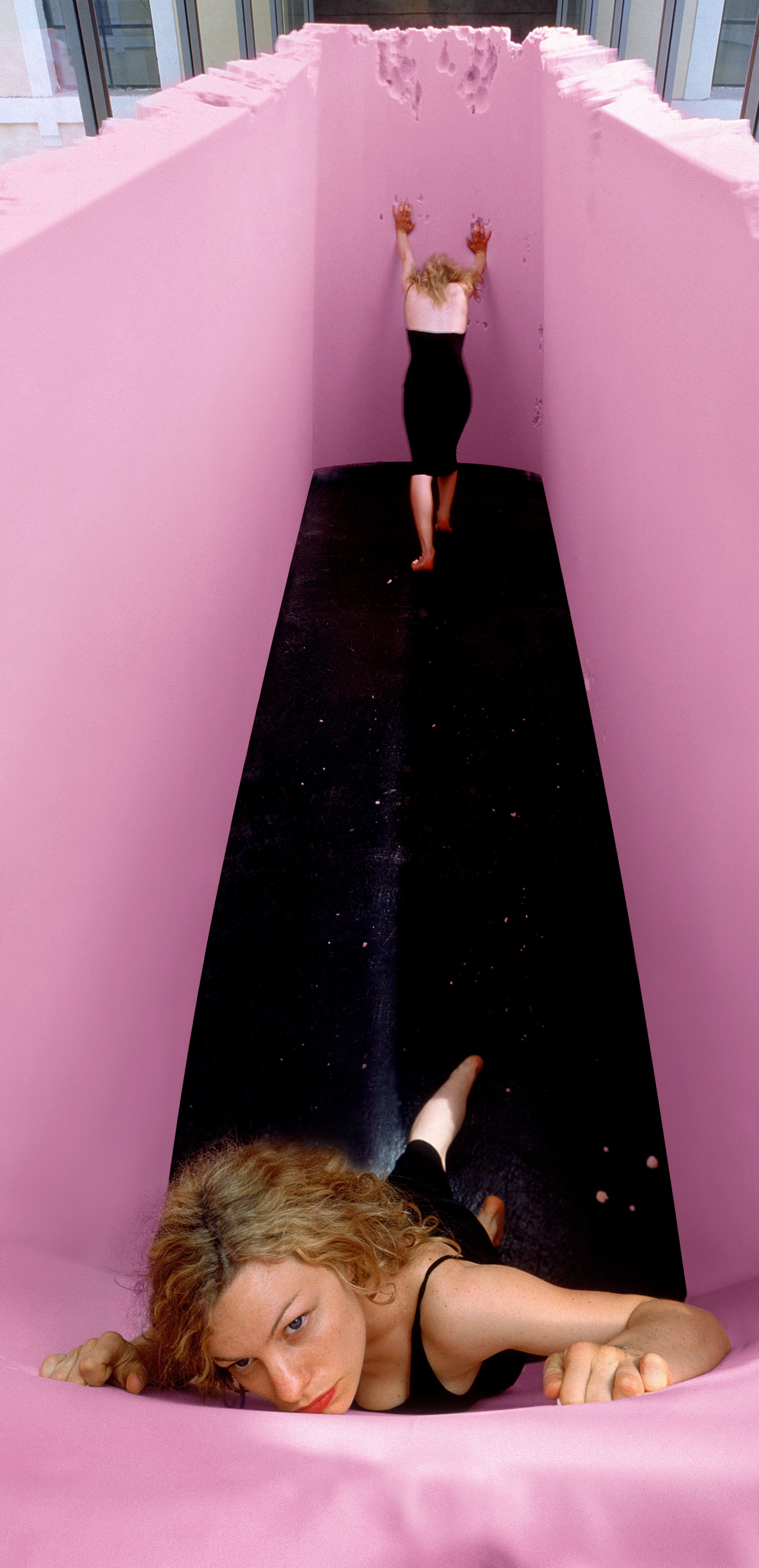 Sissi, Riccardo Abate. Fotografia dalla performance "T", 2003. Stampa fotografica su alluminio