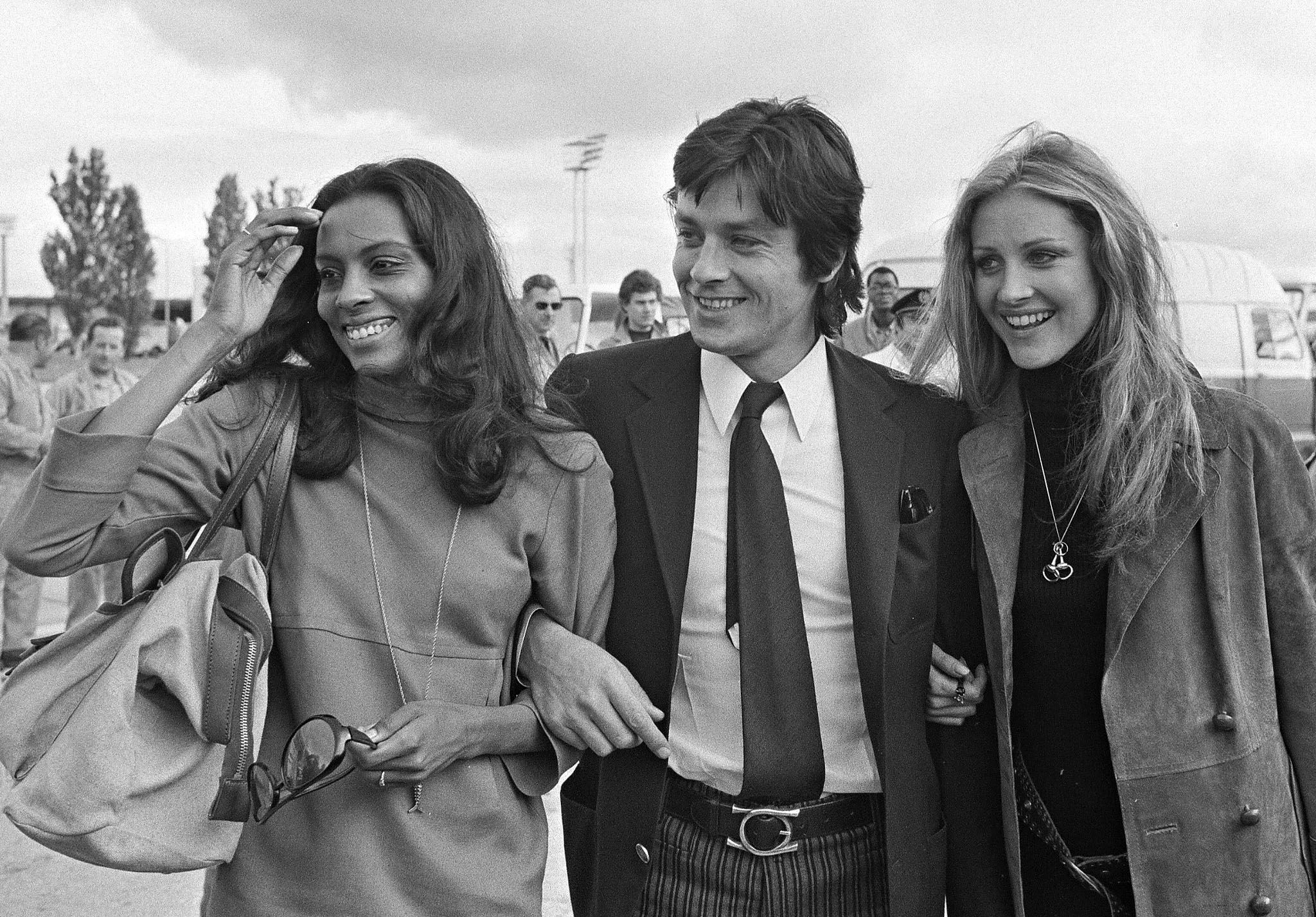 1970 Delon con le attrici Jane Davenport e Pamela Huntington