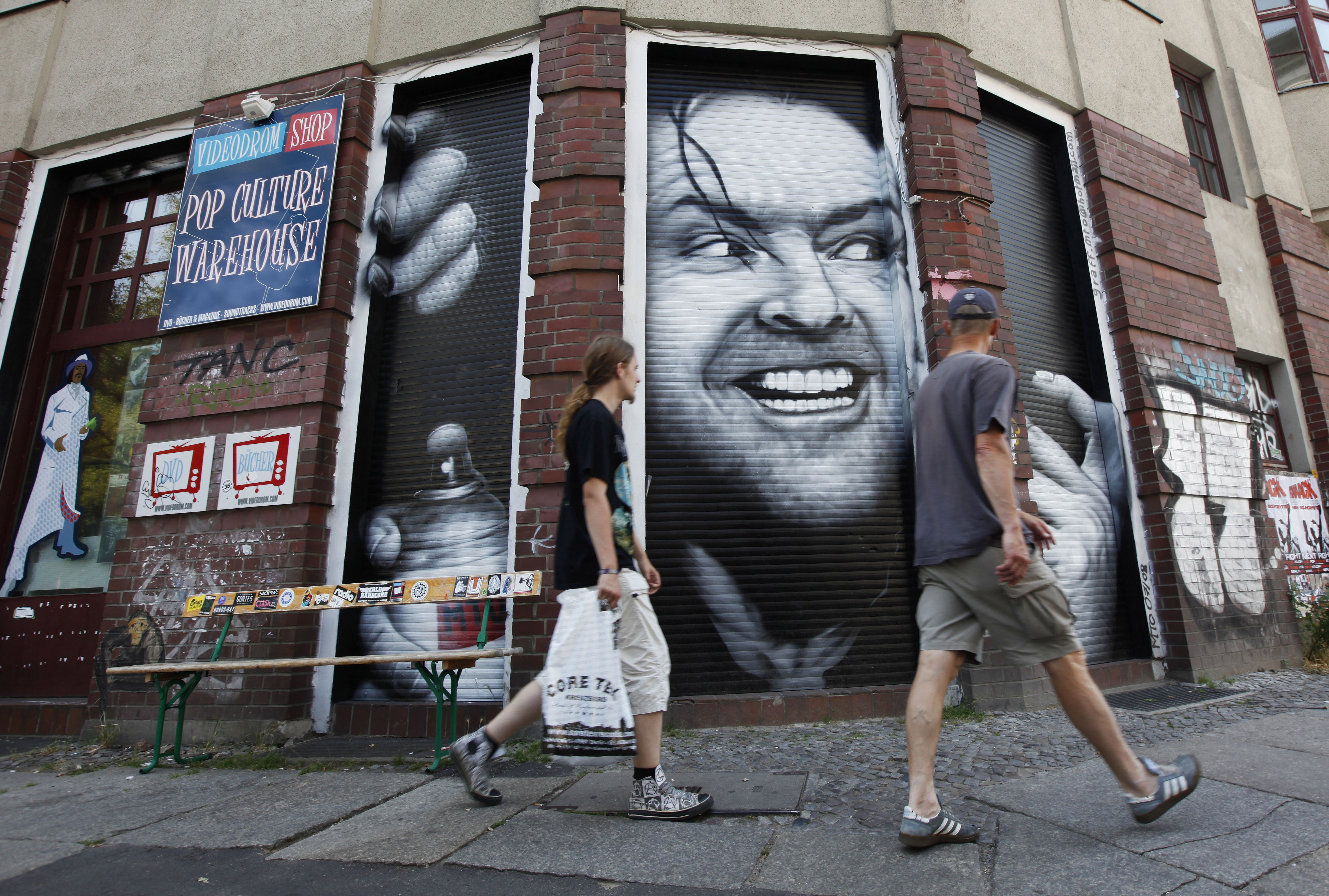Una delle scene più famose di Shining in un murales