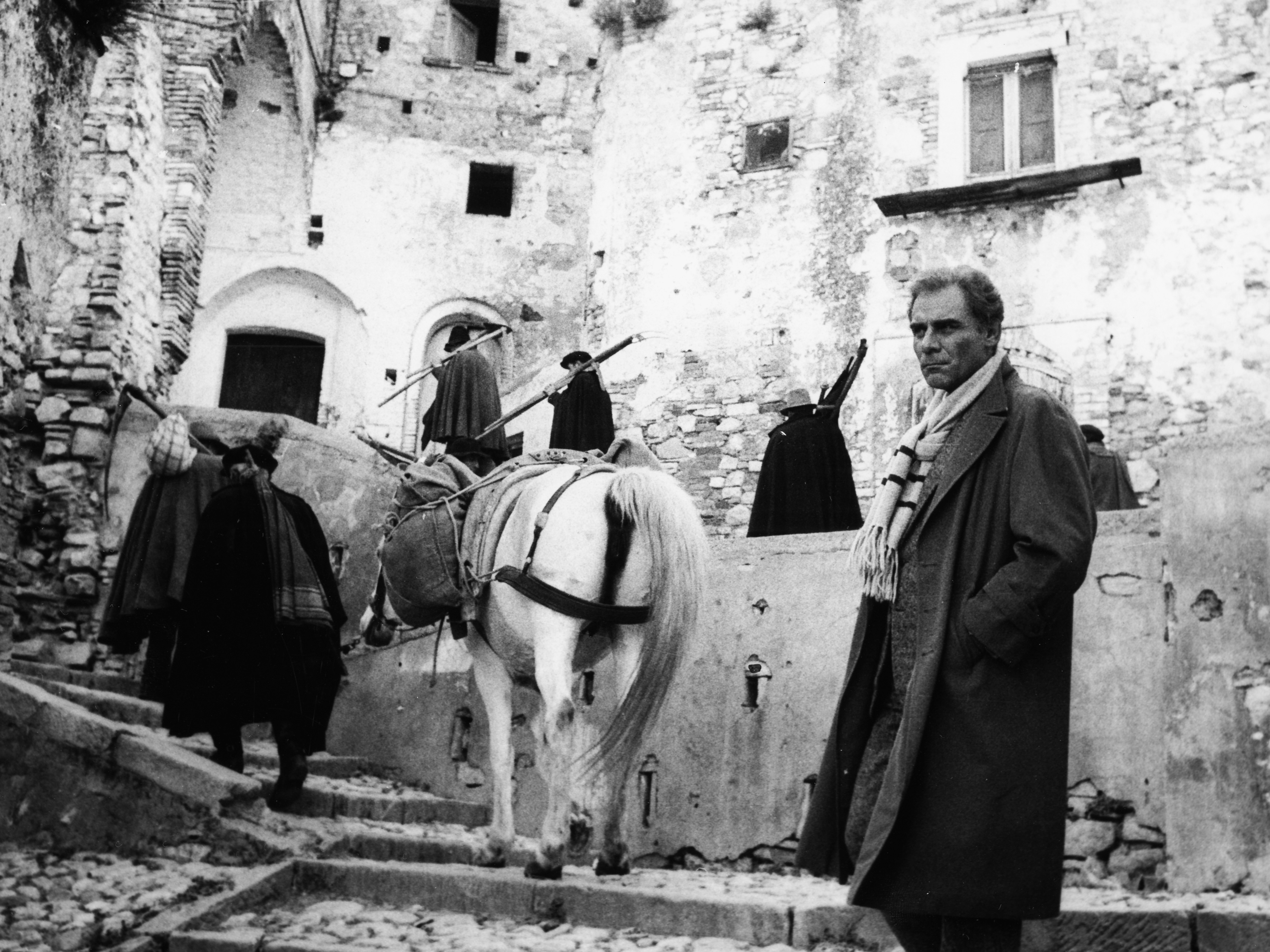 Gian Maria Volontè nel film Cristo si è fermato ad Eboli di Francesco Rosi 1979