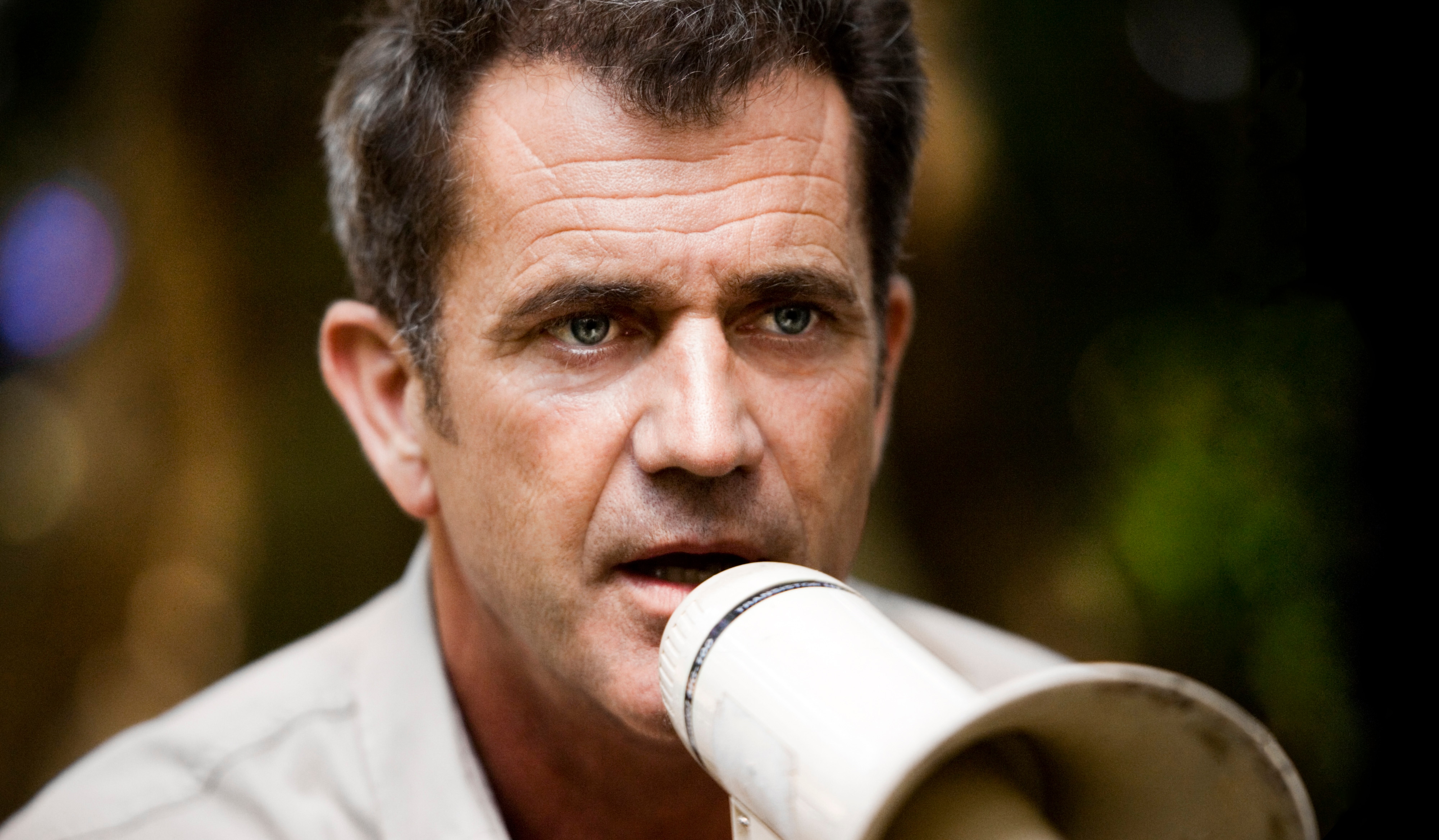 Mel Gibson regista sul set nel 2004