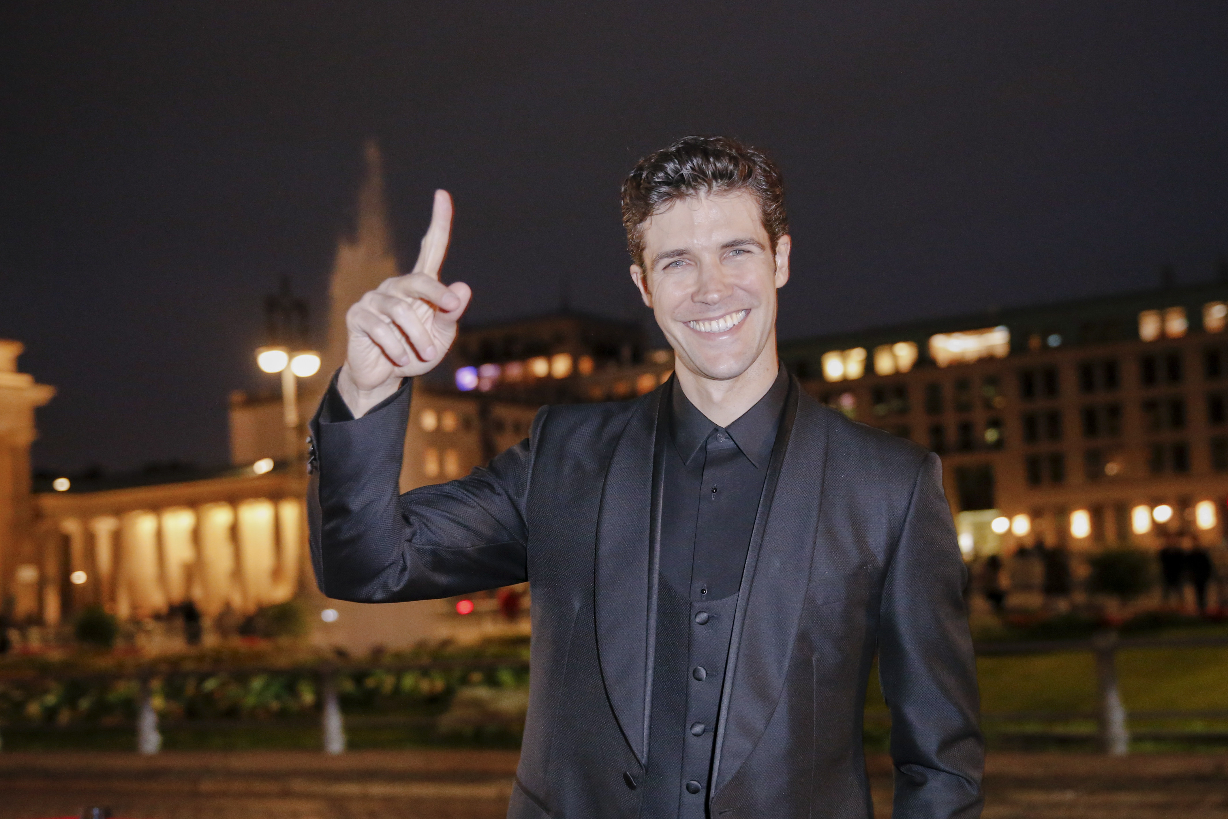 "Roberto Bolle - Dance with Me" con l'omonimo ballerino è stato premiato con il programma Rose D'or Best Entertainment.