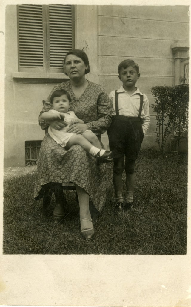 Marcello con la mamma Ida e il fratello Ruggero. Collezione Anna Maria Tatò