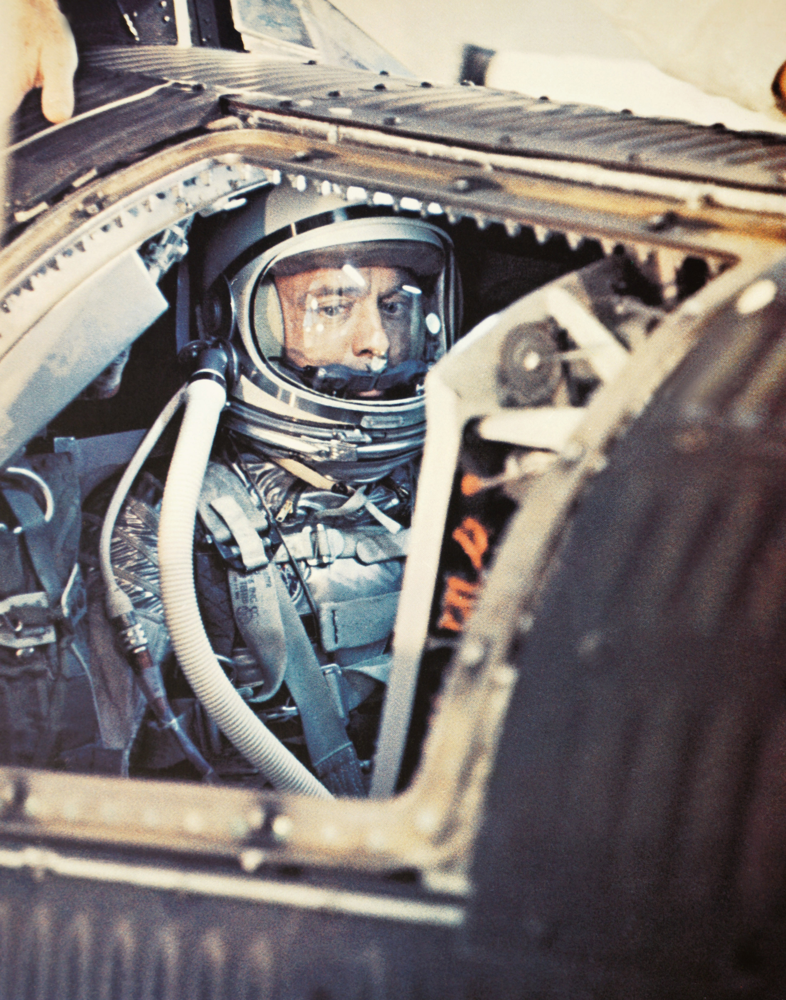 Alan Shepard, in una fase di preparazione prima del lancio