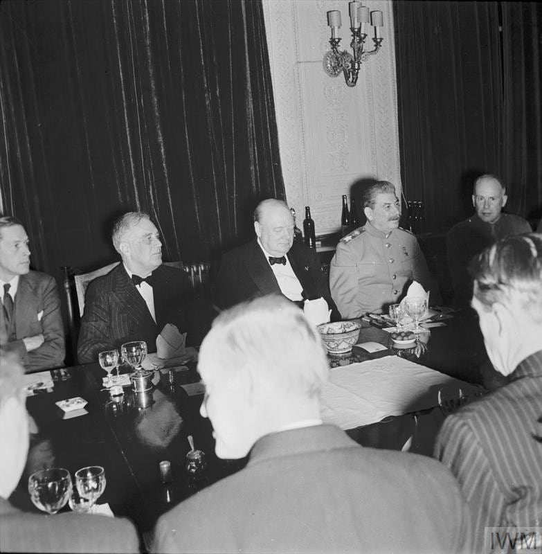 Тегеранская конференция решения. Тегеранская конференция 1943. Тегеранская конференция глав правительств СССР, США И Великобритании. Международная конференция в Тегеране 1943. Участники конференции в Тегеране 1943.