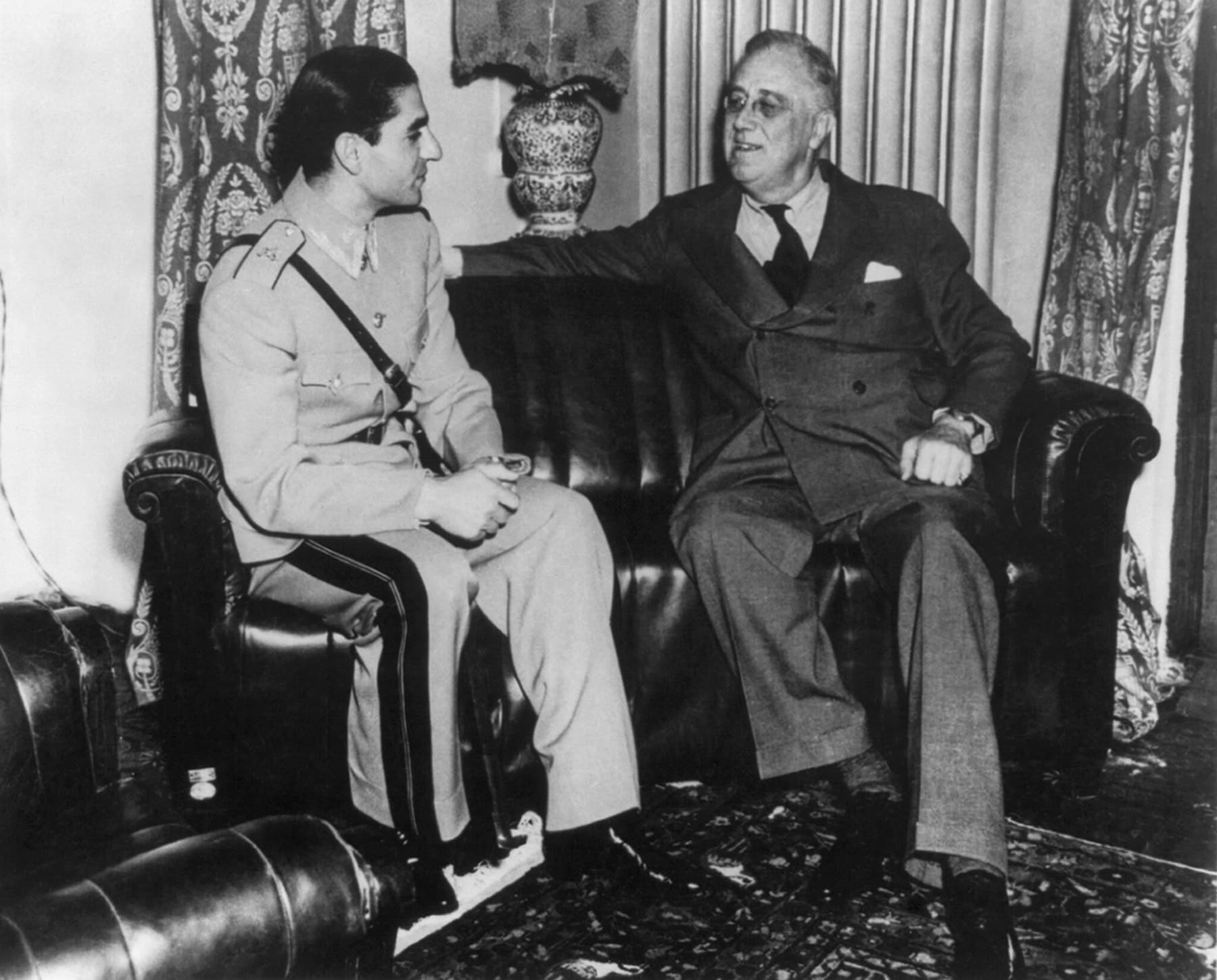 Il presidente Roosevelt incontra lo Sha in Iran, durante la conferenza a Teheran