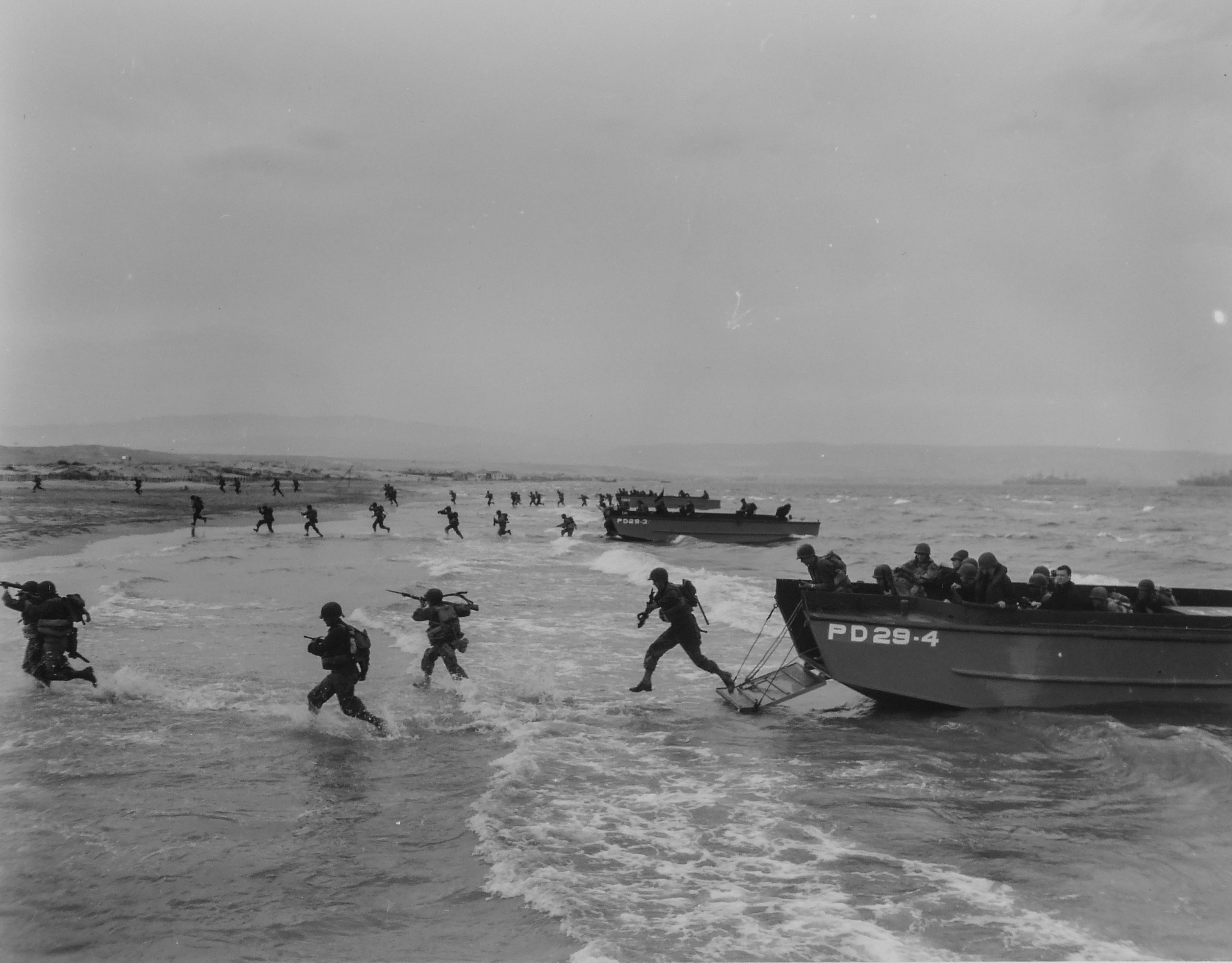 Un momento dello sbarco in Normandia che avverrà il 6 giugno 1944 e che è oggetto della discussione dei tre capi di Stato alla conferenza di Teheran