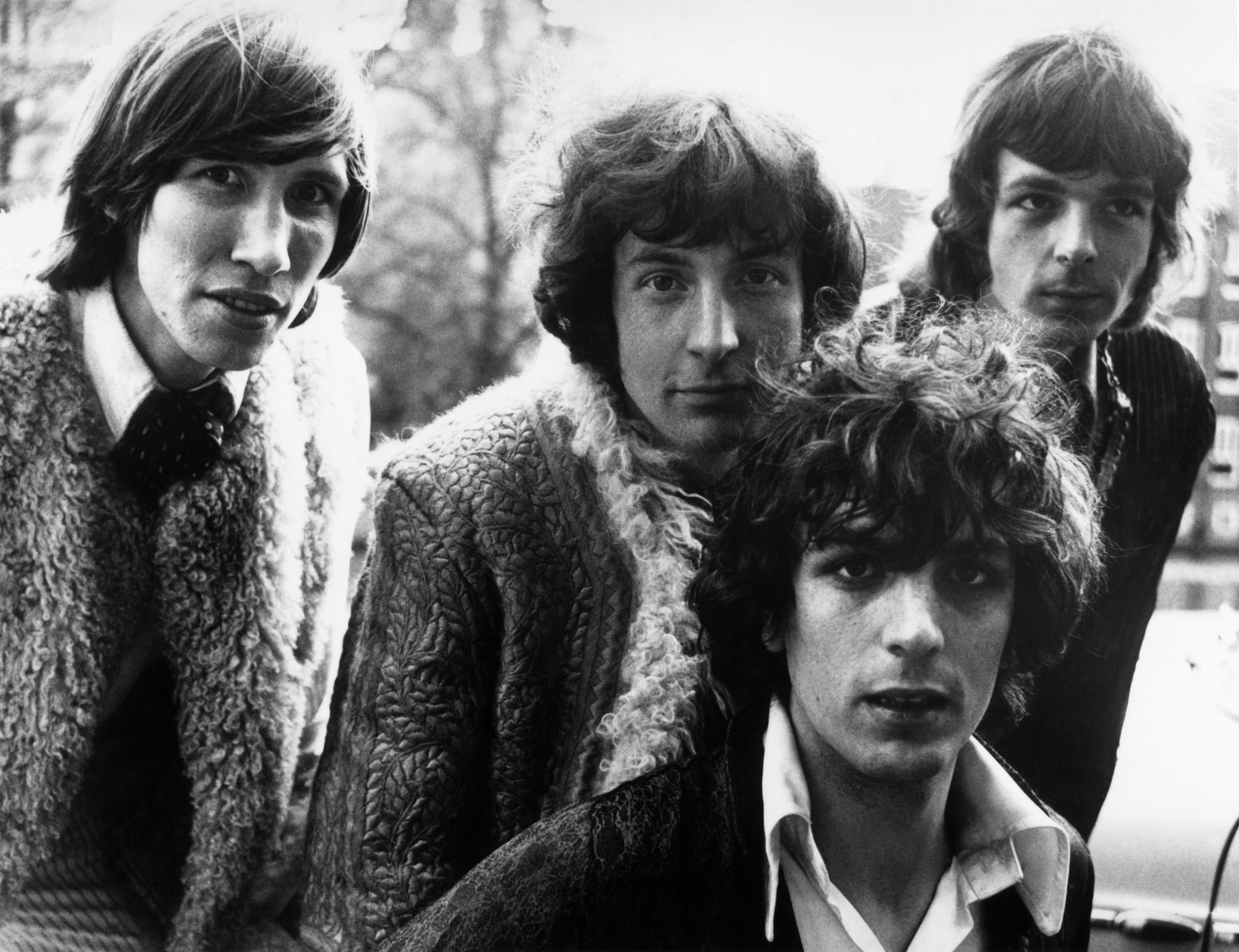 Da sinistra a destra: Roger Waters, Nick Mason, Syd Barrett e Rick Wright. I Pink Floyd da giovani