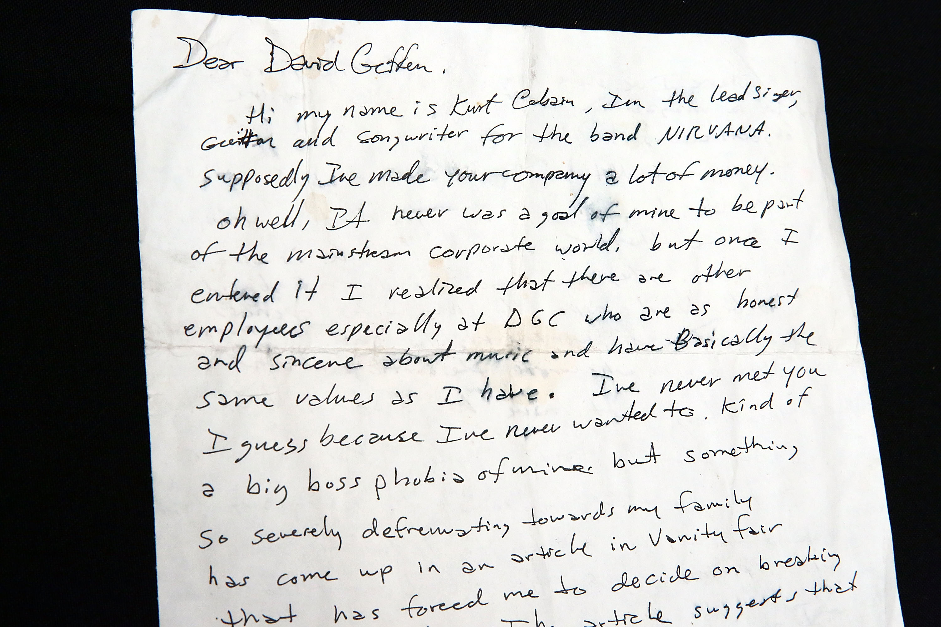 New York, maggio 2016. La lettera autografa che Kurt Cobain scrisse al discografico David Geffen è esposta all'Hard Rock Cafe di Time Square