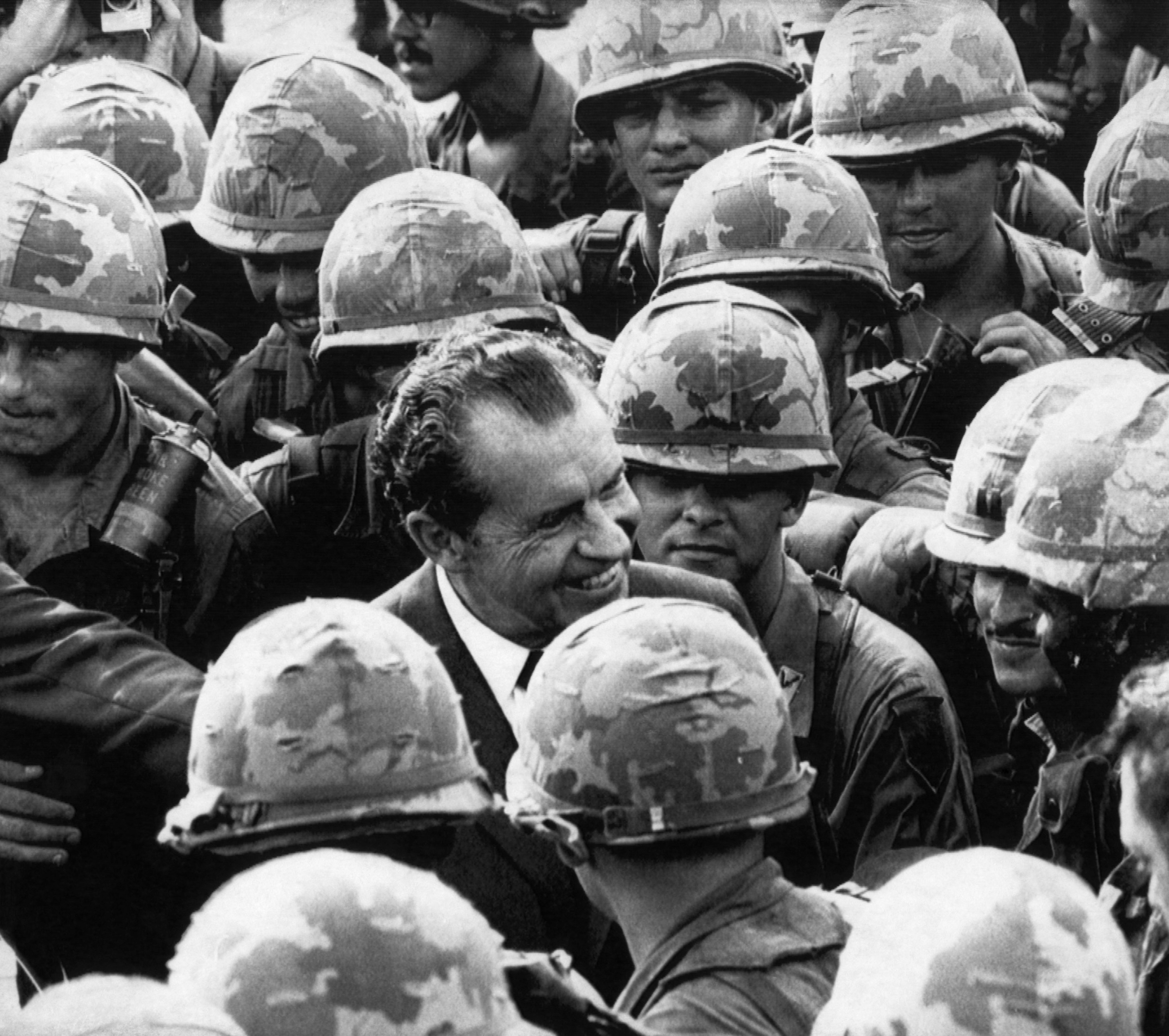 Richard Nixon in visita alle truppe americane in Vietnam, nel 1969