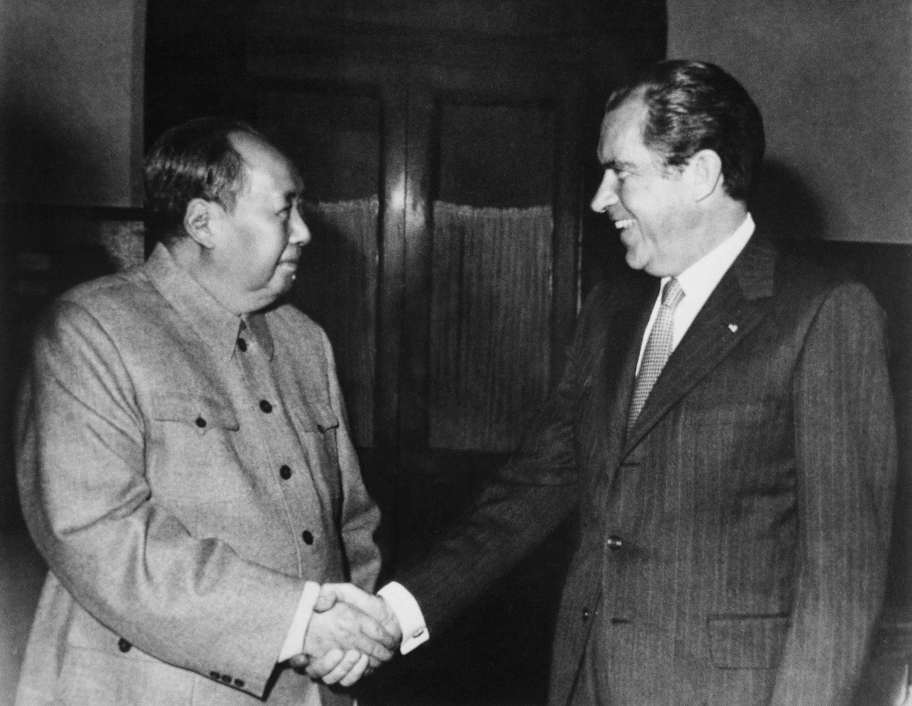 Lo storico viaggio in Cina del presidente nel 1972, qui durante l’incontro con il leader Mao Tse-Tung il 21 febbraio 1972