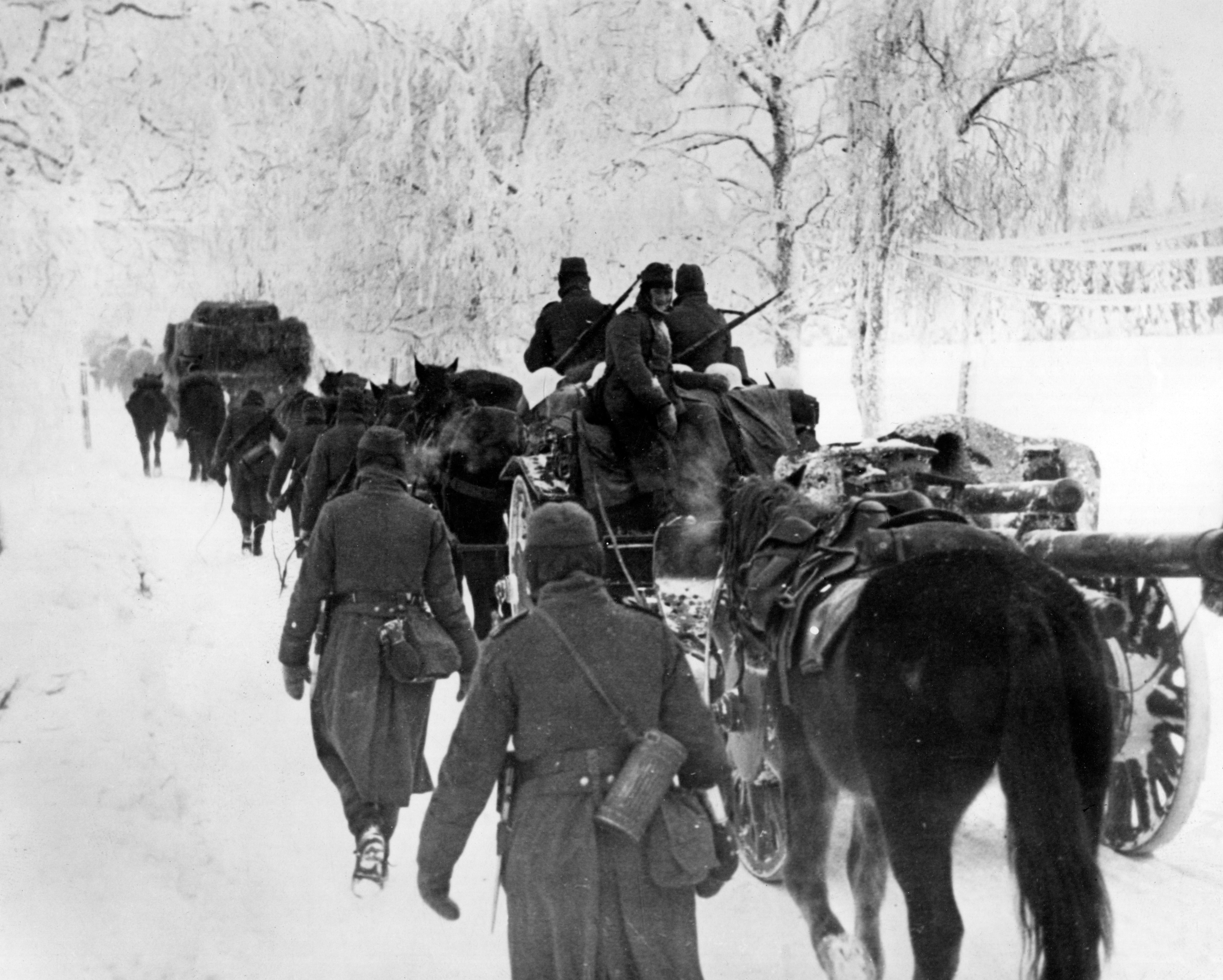 Truppe tedesche in ritirata a Leningrado nel 1941