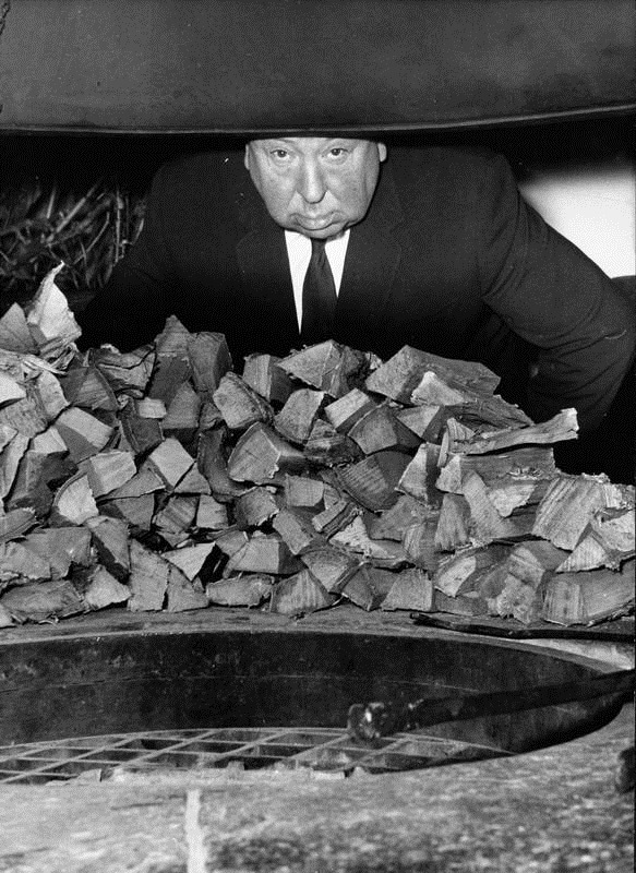 Alfred Hitchcock a Berlino, registra il suono per il film Gli uccelli