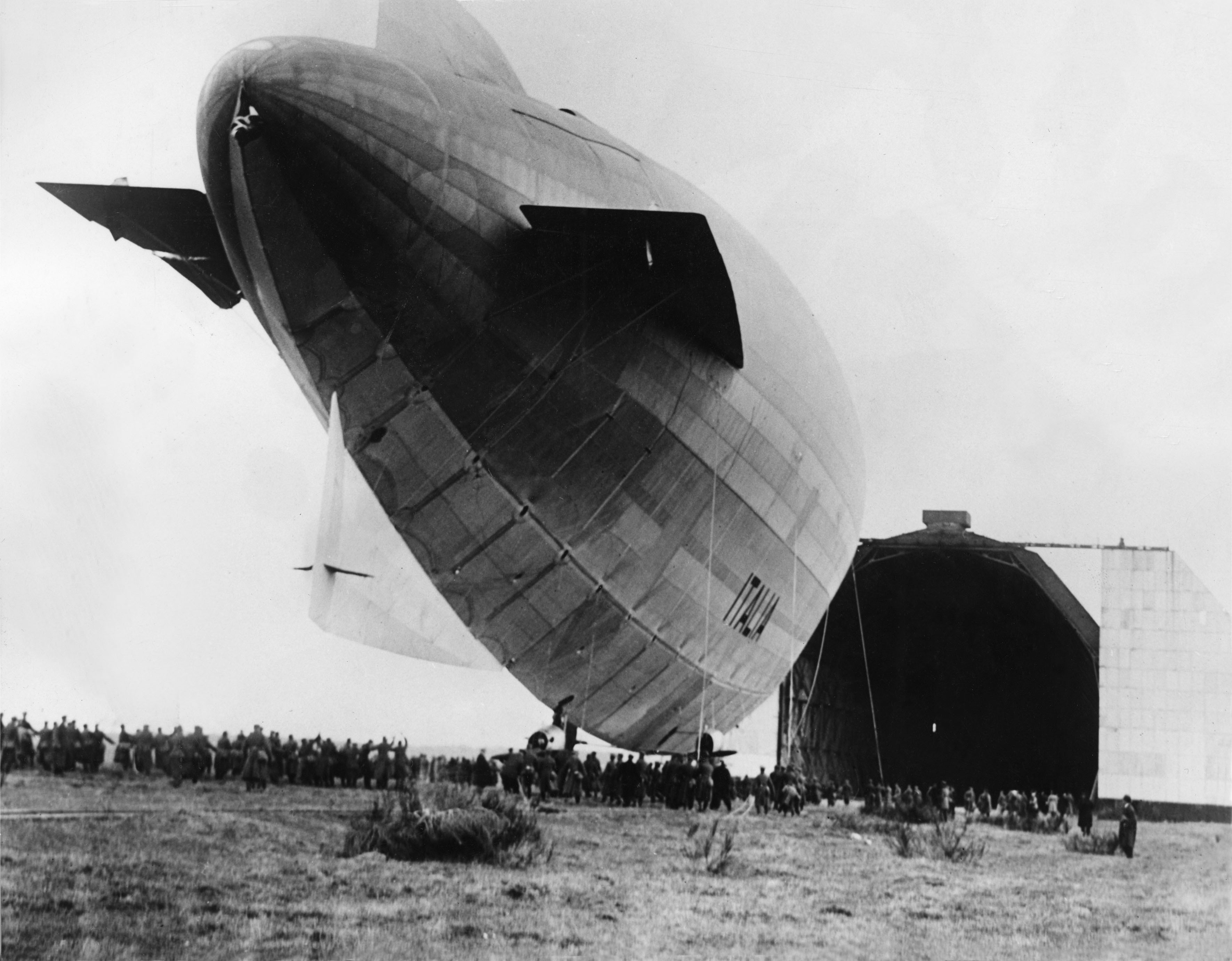 Arrivo del dirigibile Italia in Polonia nella città di Stolp nel 1928. In questa occasione Nobile raggiunge Berlino per conferire con i funzionari della Società per l’esplorazione dell’Artico