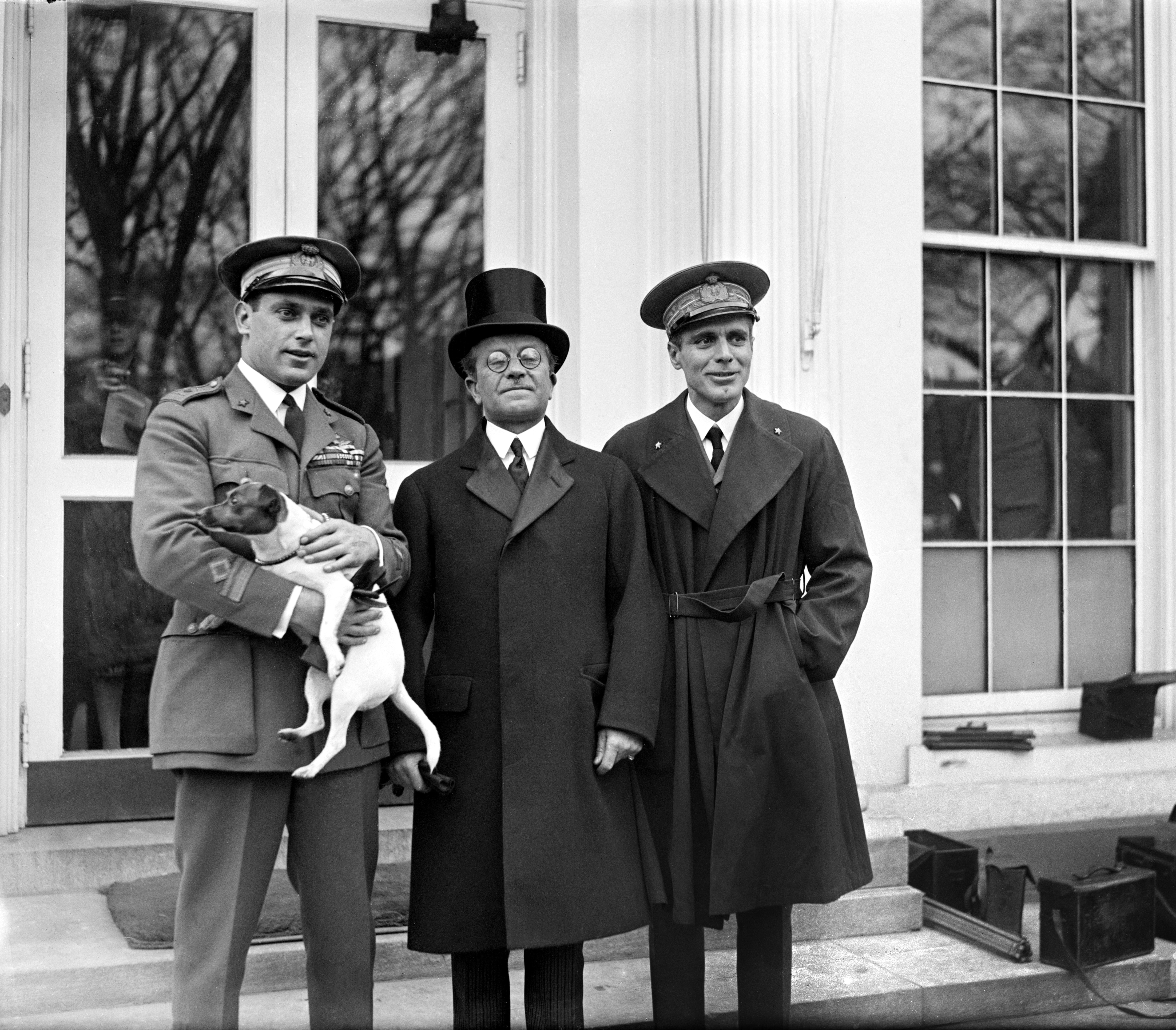 Umberto Nobile a Washington nel 1926 in compagnia dell’ambasciatore fascista italiano Giacomo De Martino e l’aviatore Silvio Scaroni