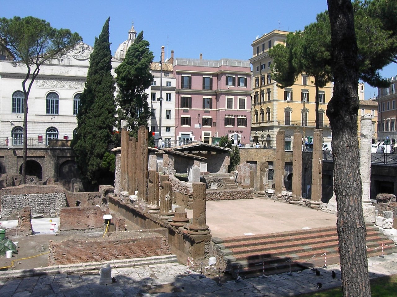 Largo di Torre Argentina a Roma, area archeologica dove all'interno della curia di Pompeo si è consumata la congiura contro Giulio Cesare