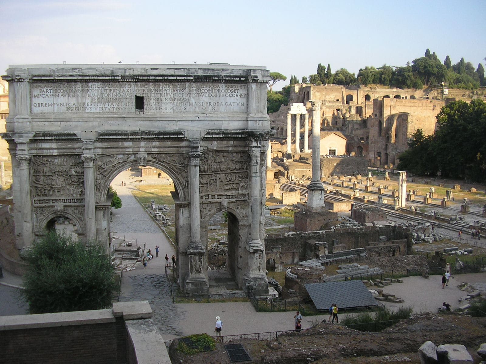 Arco di Settimio Severo ai fori a Roma