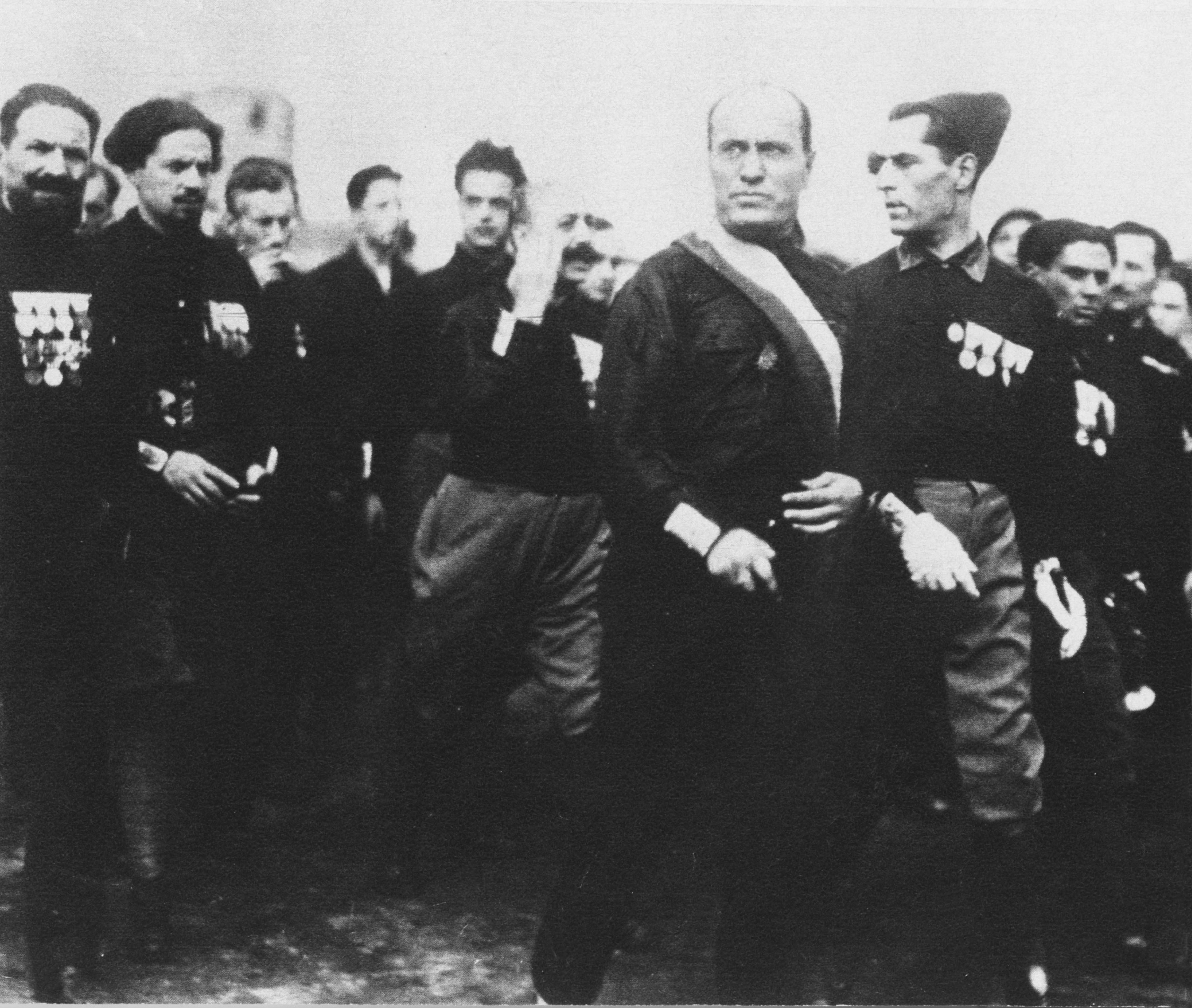 Italo Balbo, secondo da sinistra, alla marcia su Roma nel 1922, di cui è uno degli assoluti protagonisti