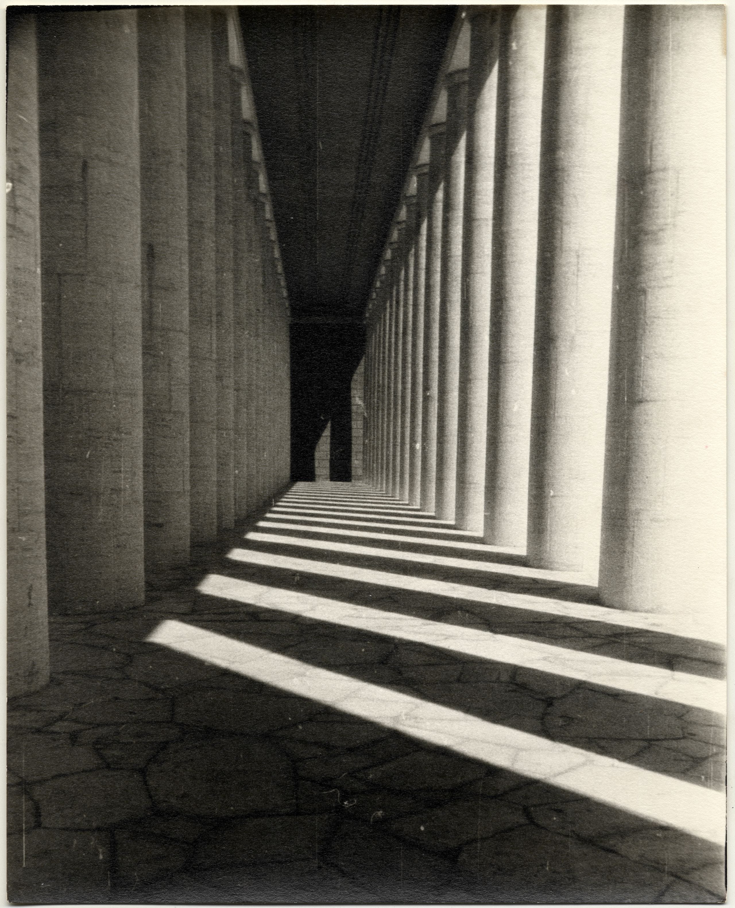 Colonnato dell’EUR, 1939-1943. Nello Ciampi (1890-1980). Stampa ai sali d’argento 