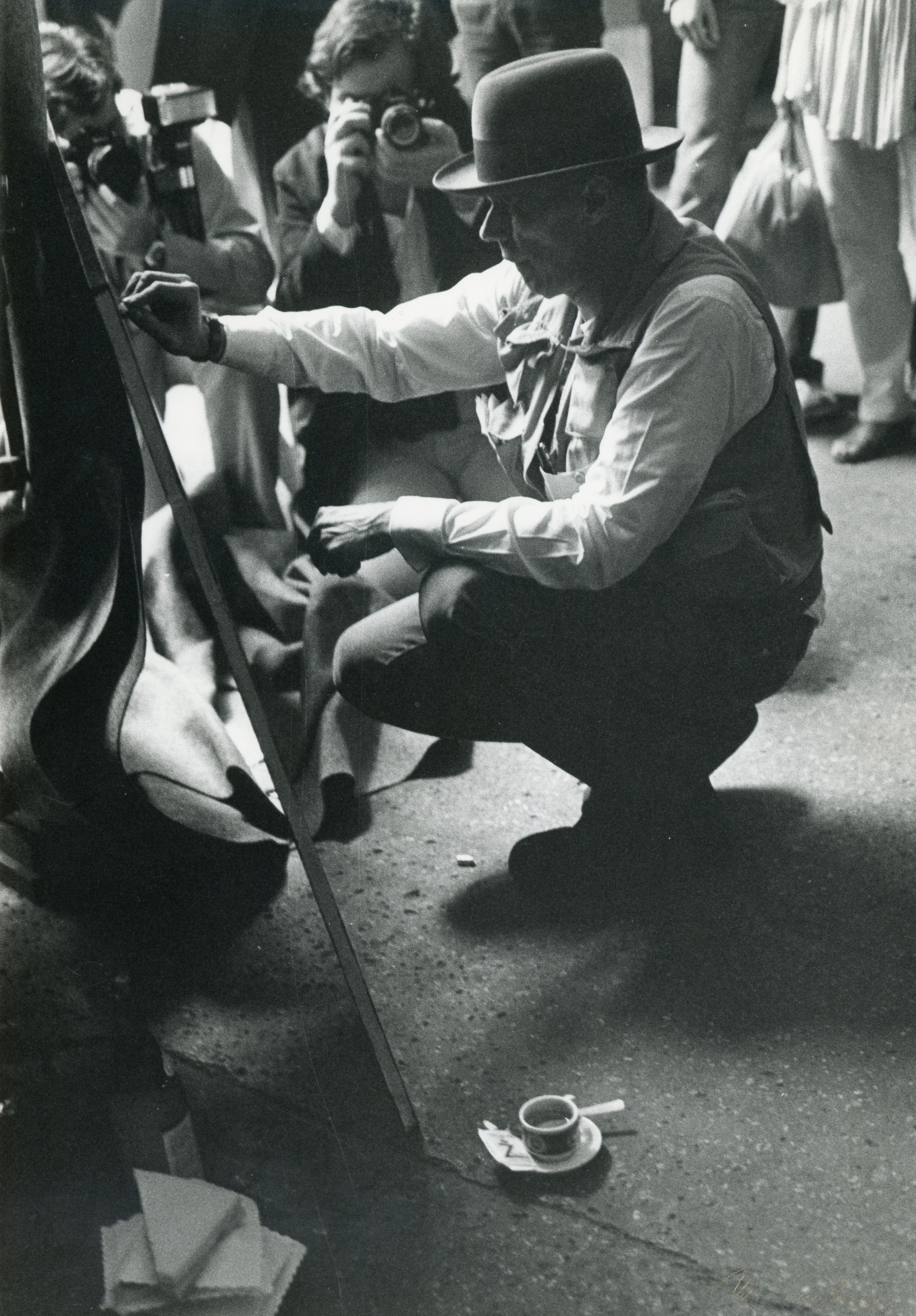 La performance “Terremoto” di Joseph Beuys e il convegno "Arte e dimensione metropolitana" a Palazzo Braschi, 1981. Mario Carbone (1924). Stampe ai sali d’argento su carta baritata