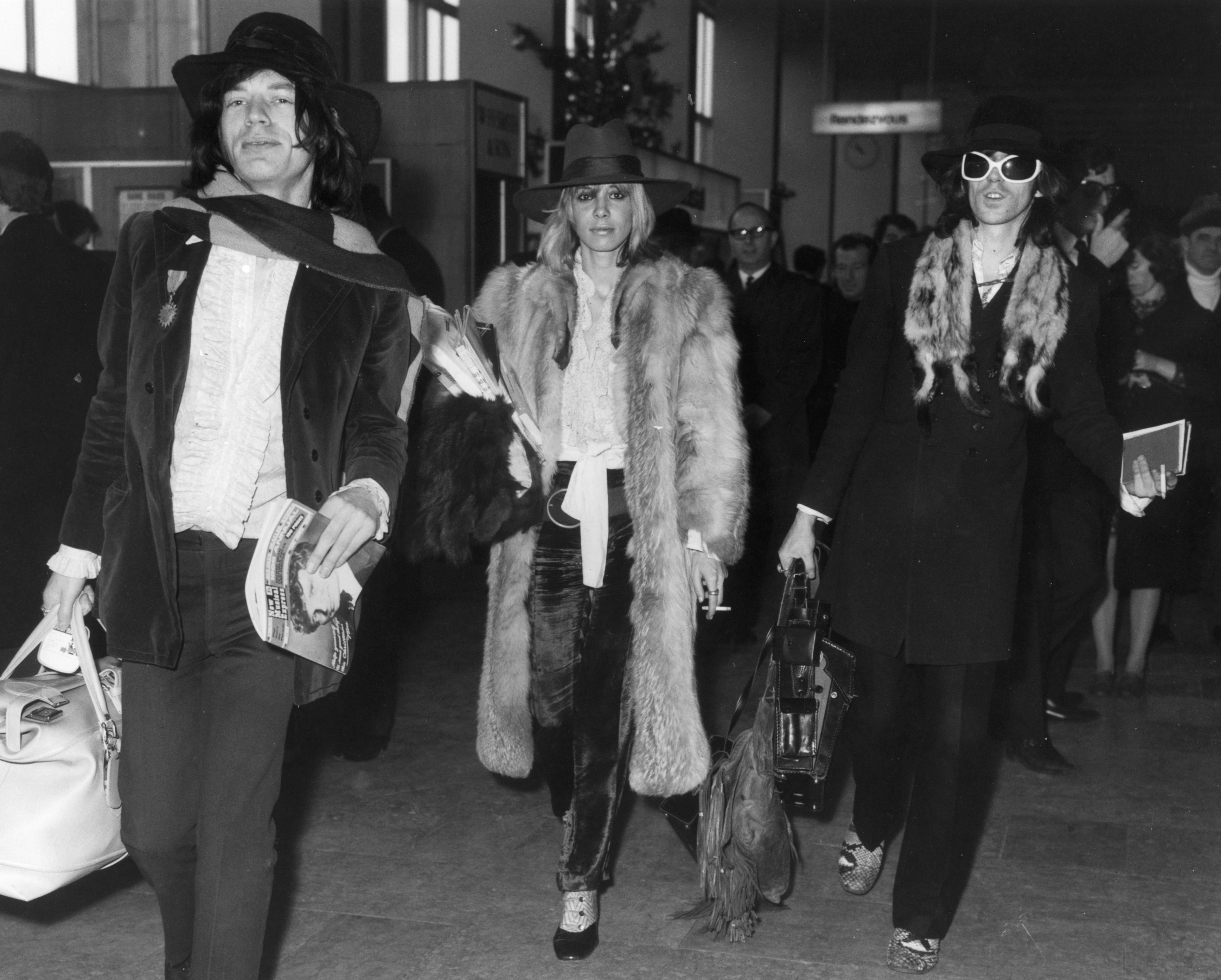 Dicembre 1968, Londra. Mick Jagger e Keith Richards partono con la compagna di quest'ultimo, Anita Pallenberg, già amante di Brian Jones. Per lei i Rolling Stones scriveranno il brano "Angie"