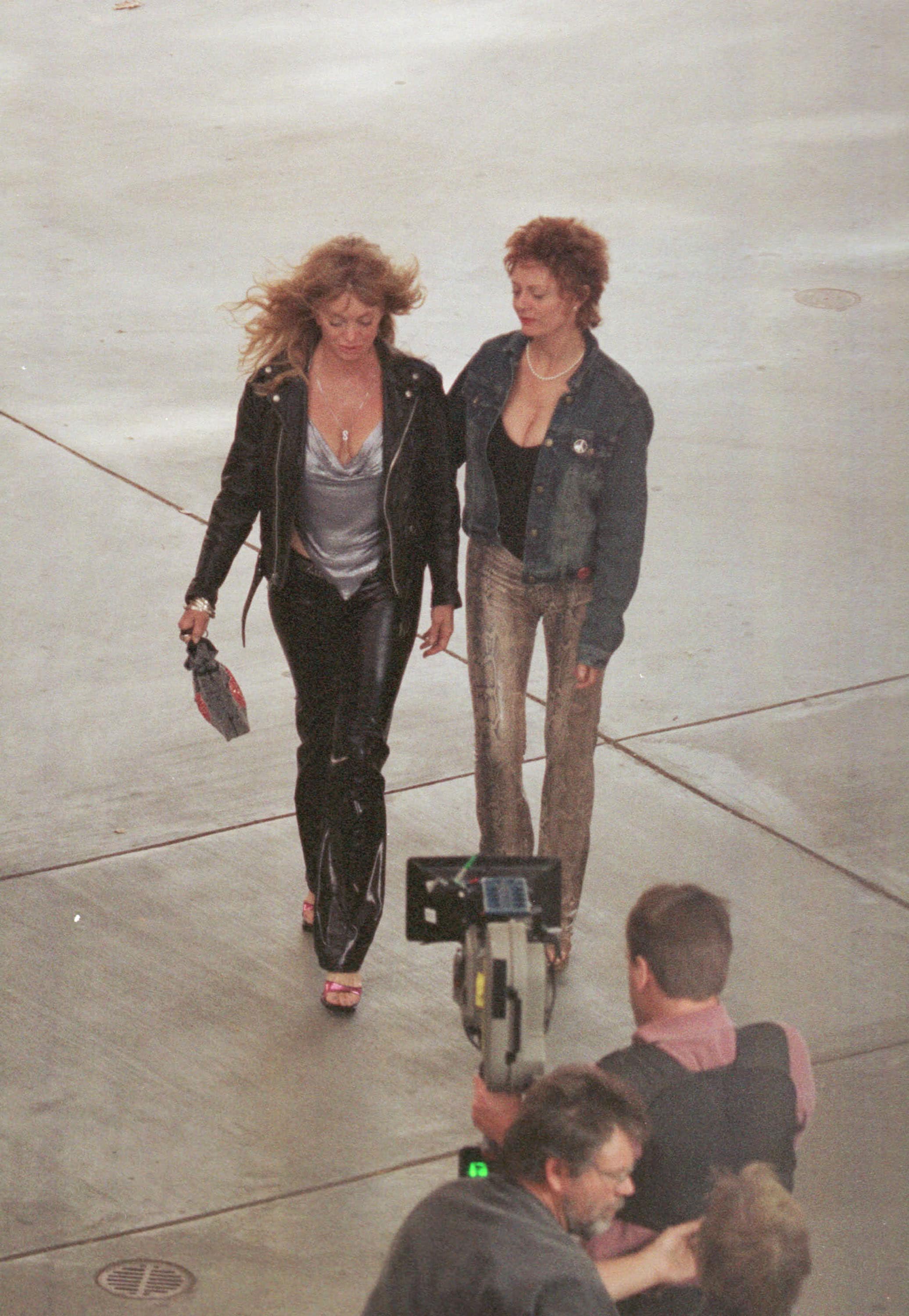 Susan Sarandon e Goldie Hawn nel 2002 sul set del film diretto da Bob Dolman "Due amiche esplosive" ("The Banger Sisters"), liberamente ispirato alla vita di Cynthia Plaster Caster