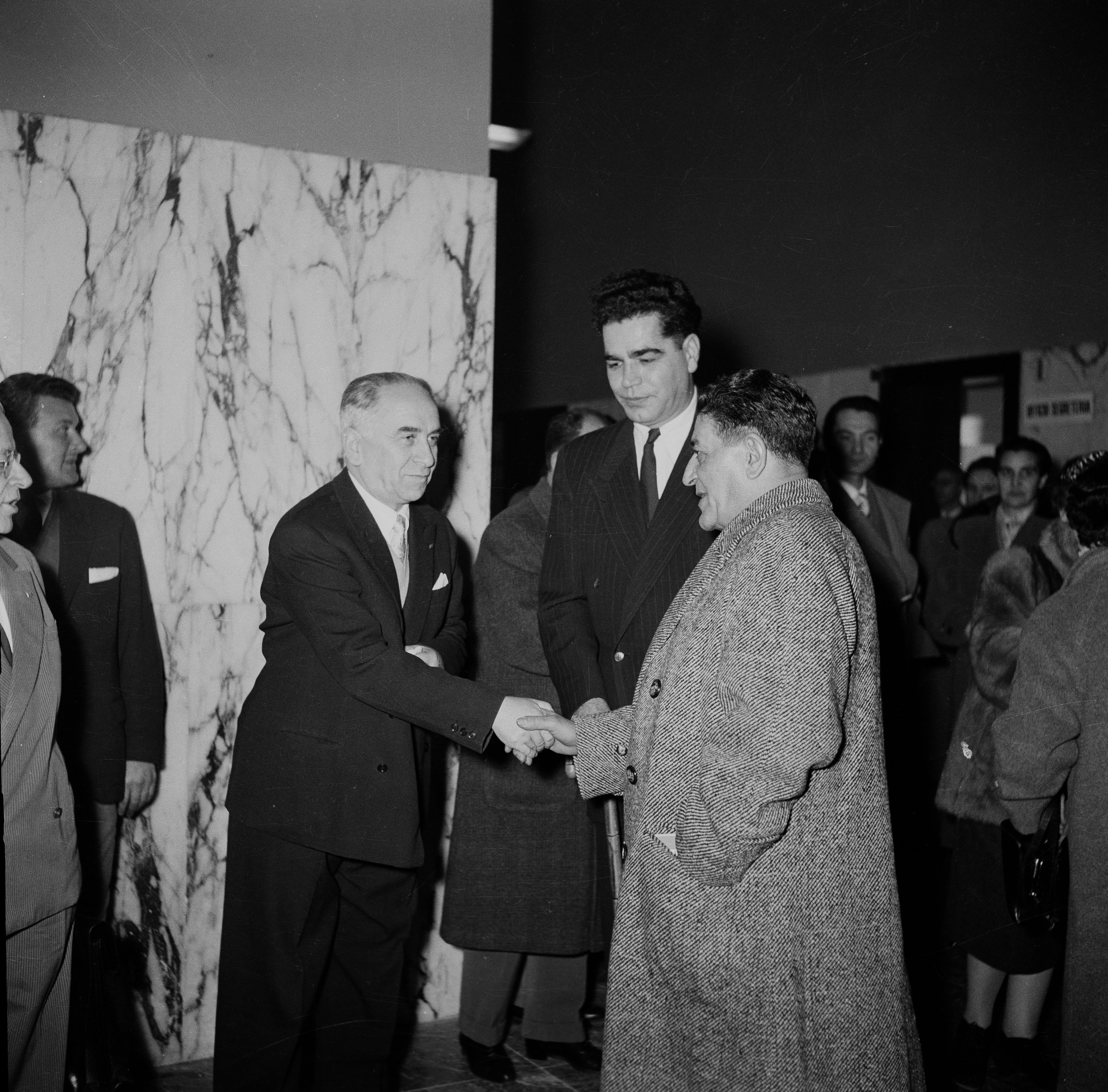 Insieme a Luigi Longo durante il Congresso del Partito Comunista nel 1956
