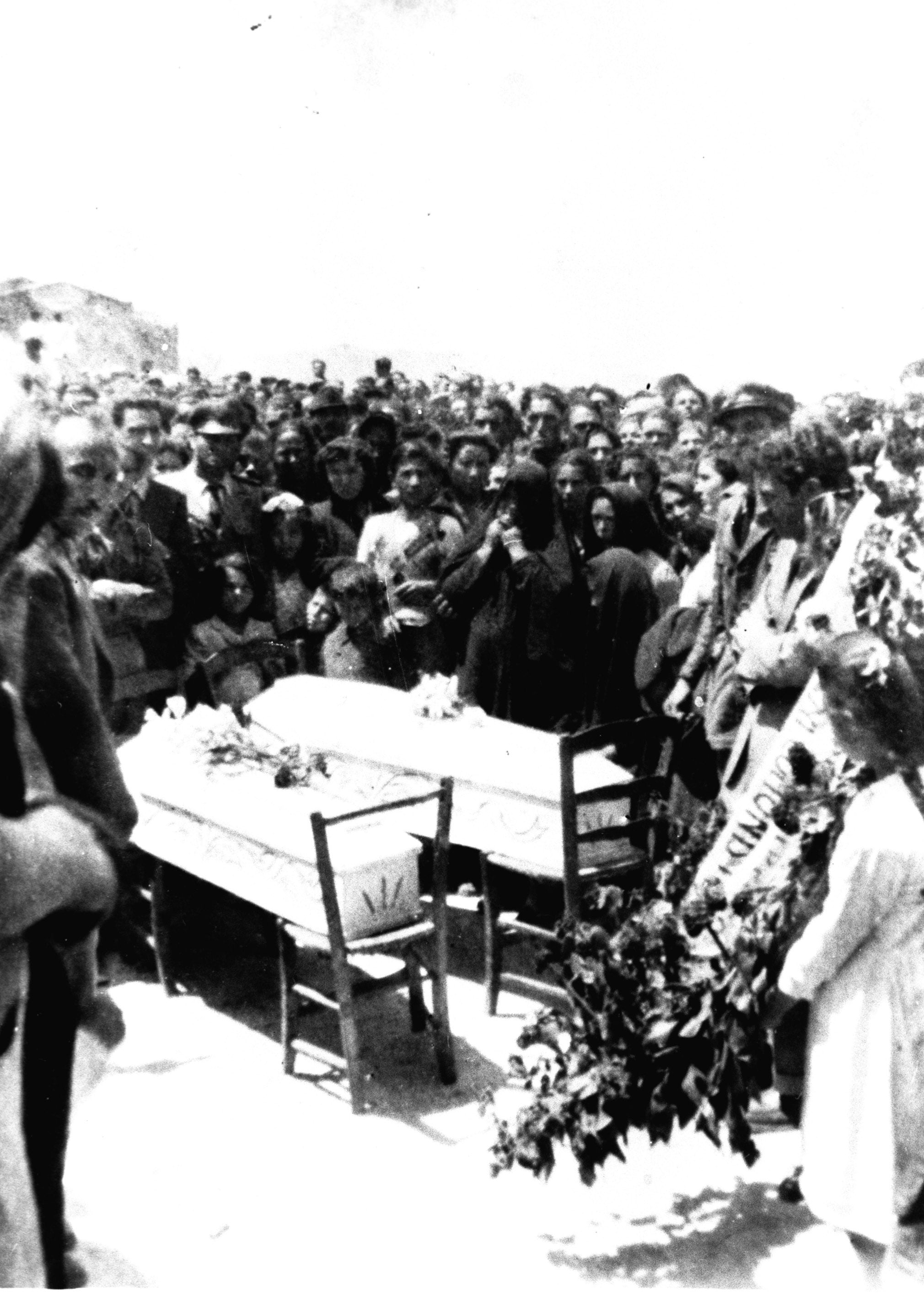 Particolare del funerale di due delle undici vittime