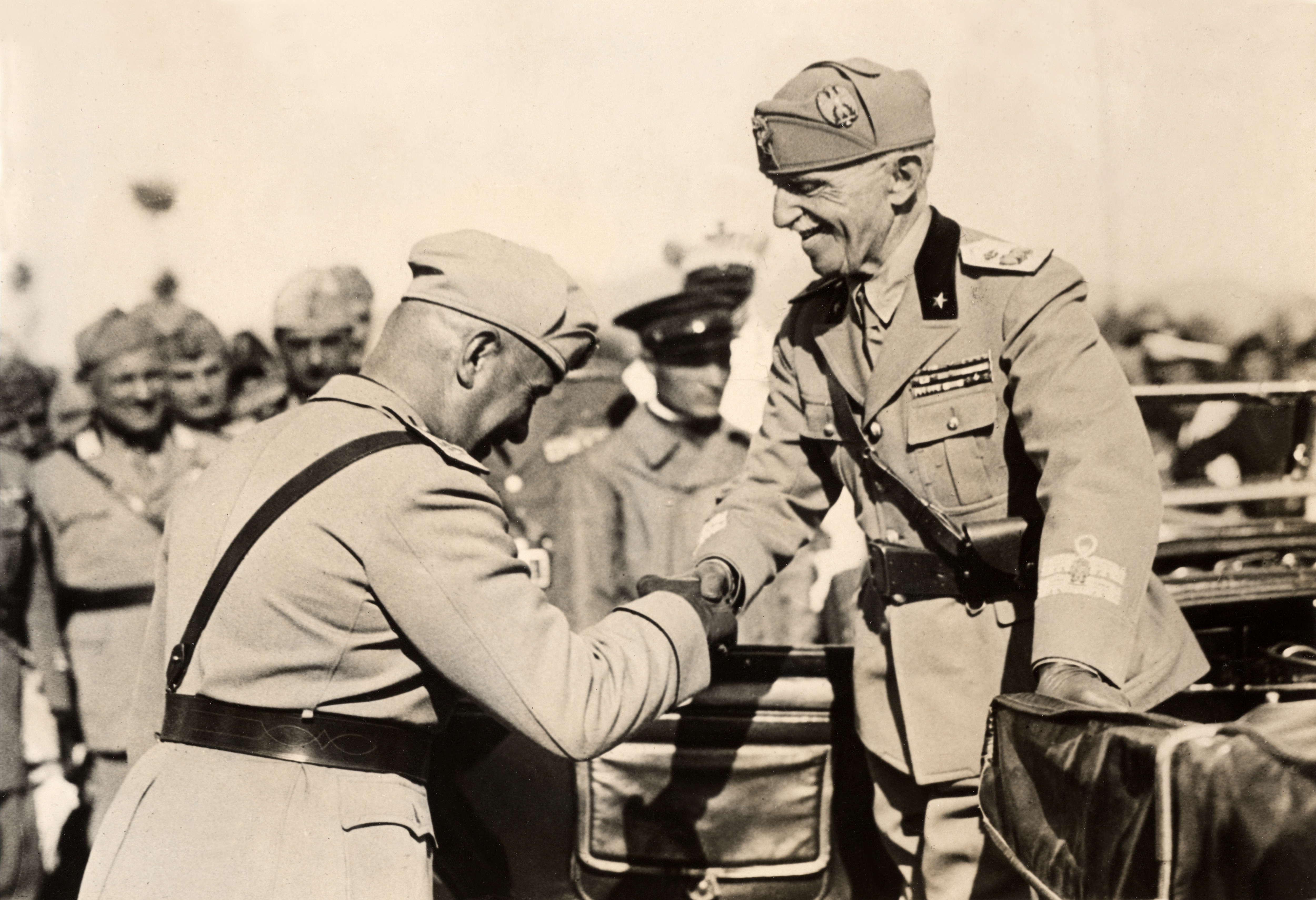 Vittorio Emanuele III in compagnia di Benito Mussolini, a cui affida l'incarico di formare il governo nel 1922 in seguito alla marcia su Roma