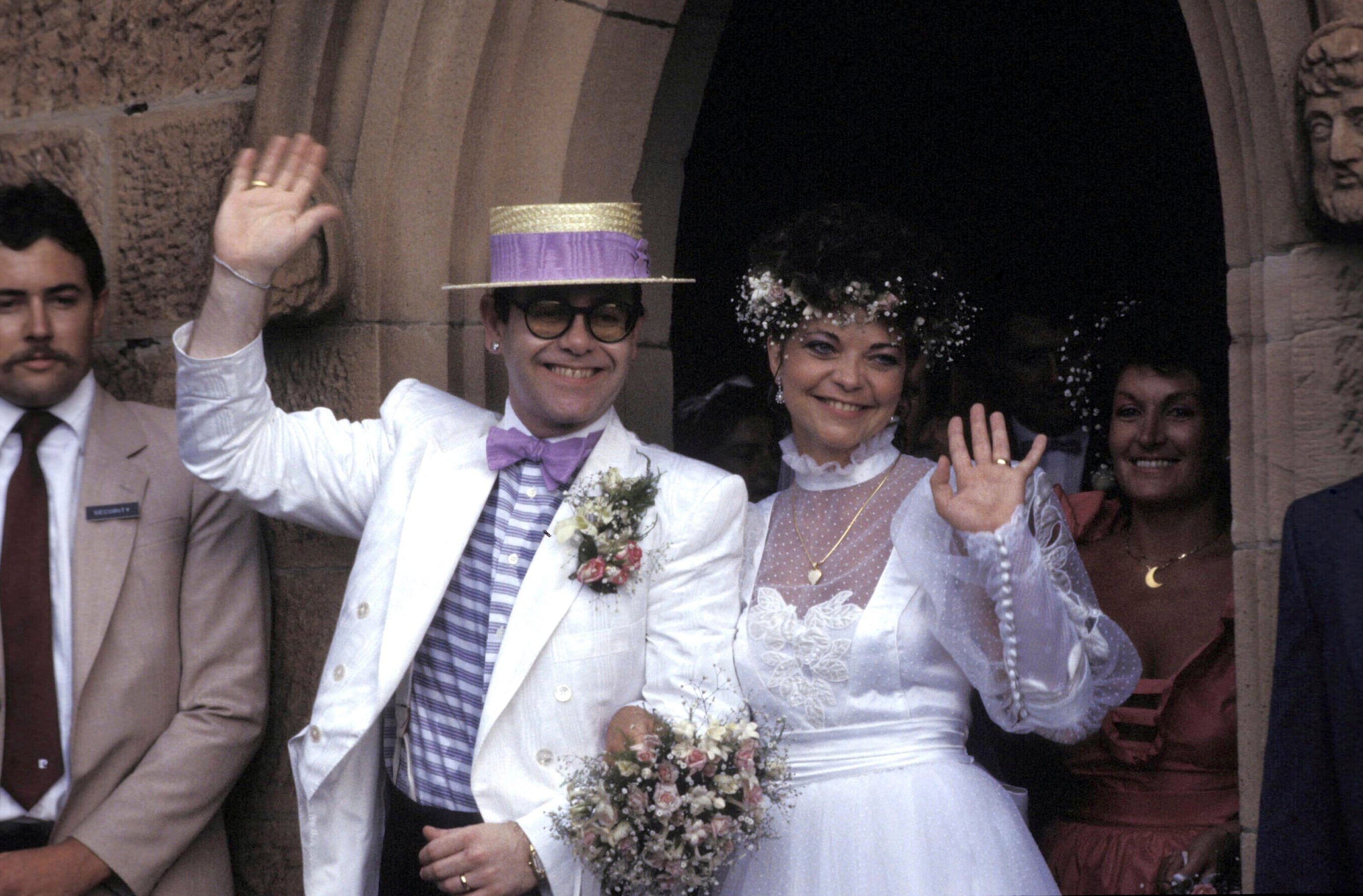 14 febbraio 1984. Elton John sposa Renate Blauel alla St. Mark's Church di Londra