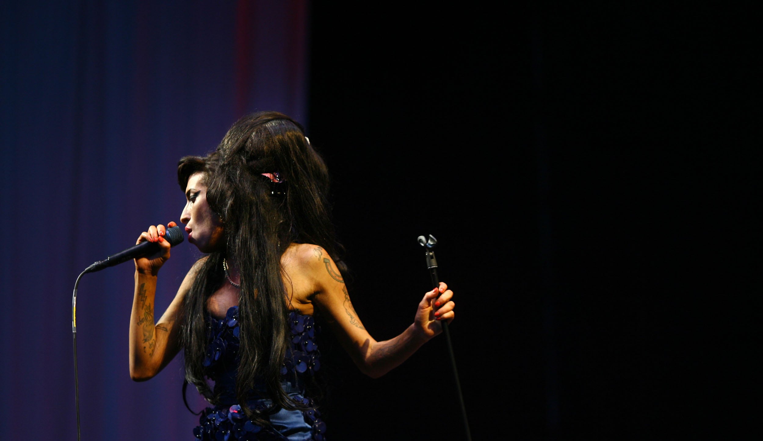 Giugno 2008. Amy Winehouse si esibisce al festival di Glastonbury 