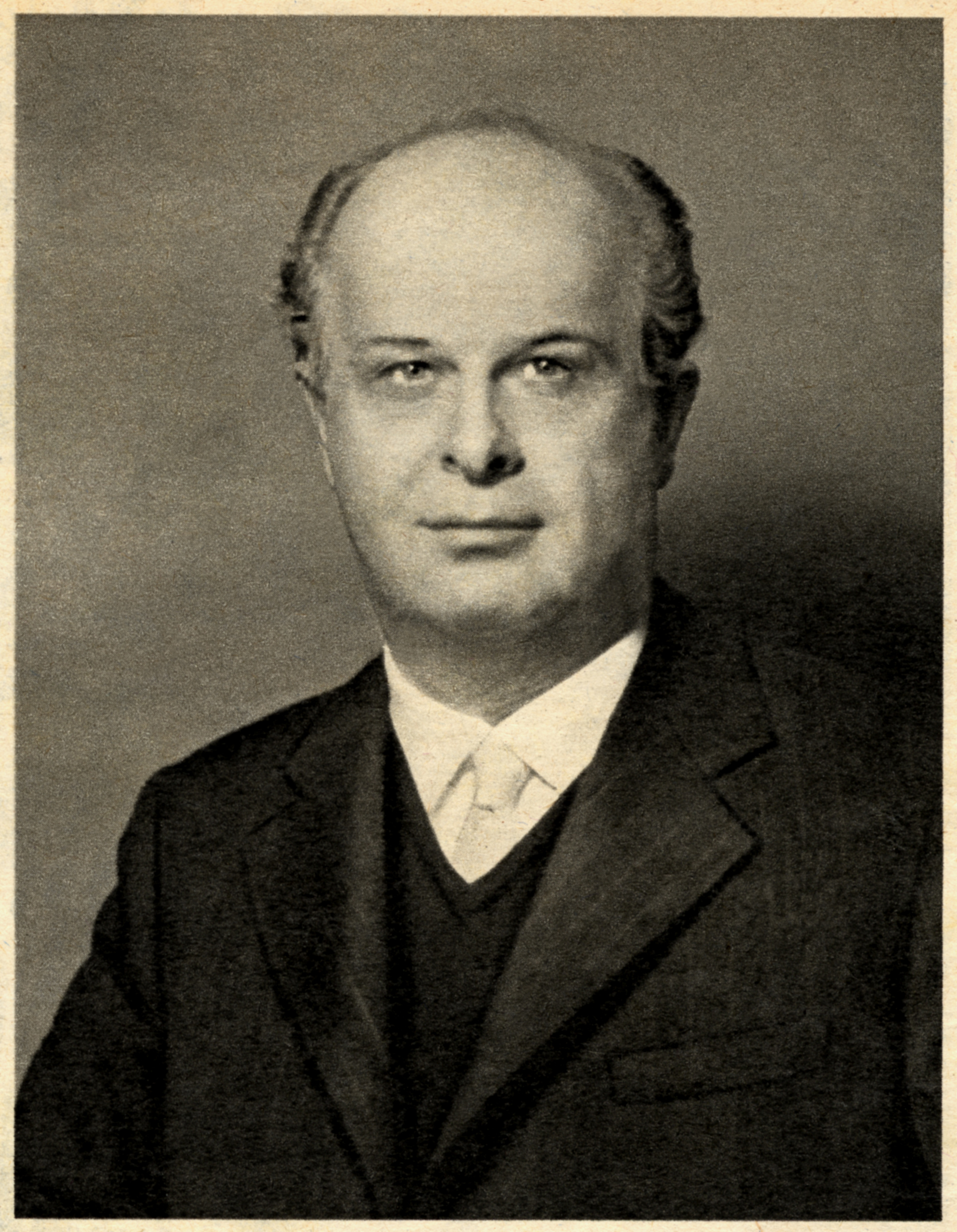 Primo piano di Adriano Olivetti, entrato a lavorare nell’azienda del padre Camillo nel 1924