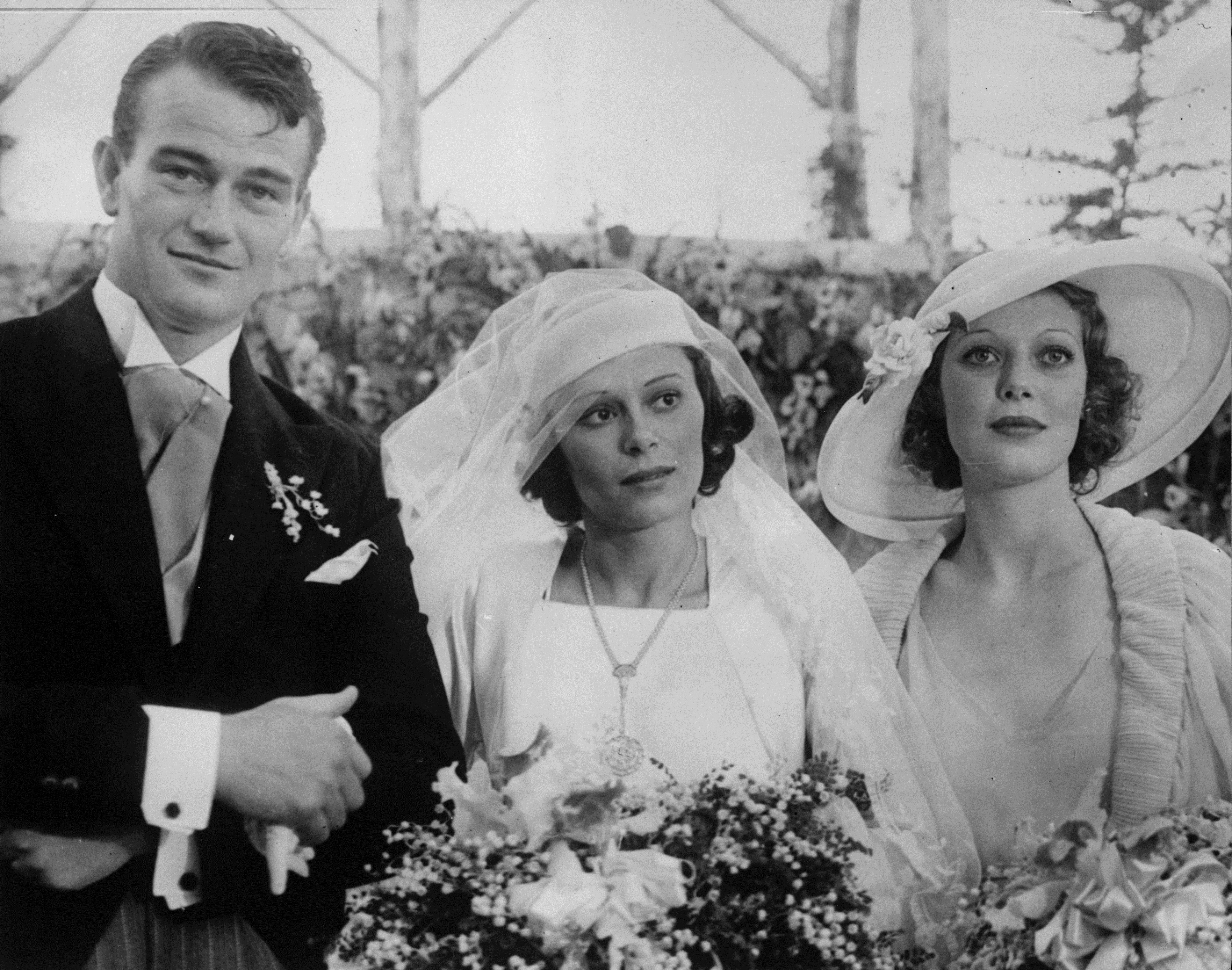 Nel 1933, il giorno del suo matrimonio con Josephine Saenz. Accanto l'attrice Loretta Young