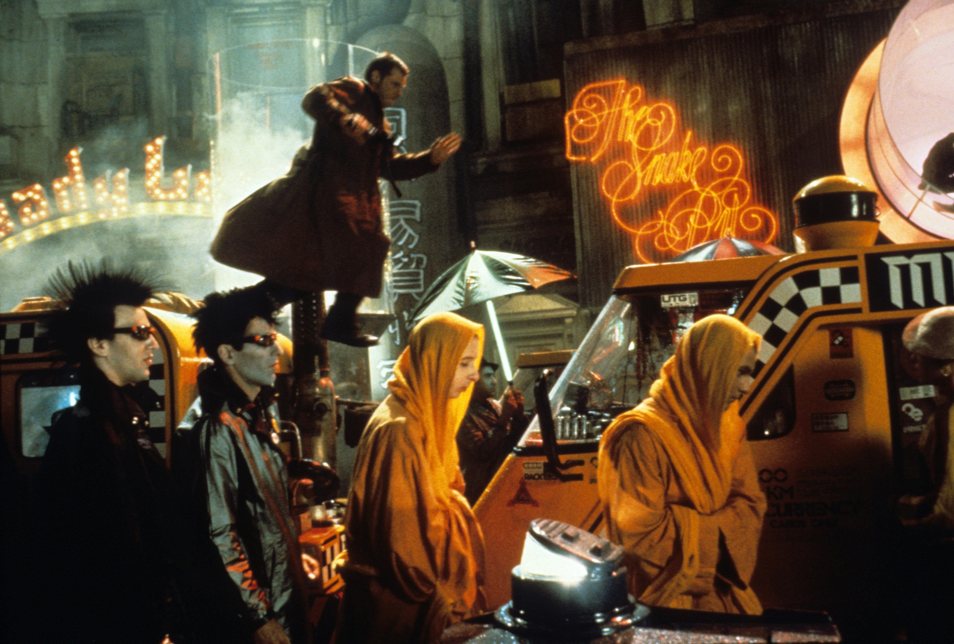 Il mondo multietnico e Harrison Ford sullo sfondo
