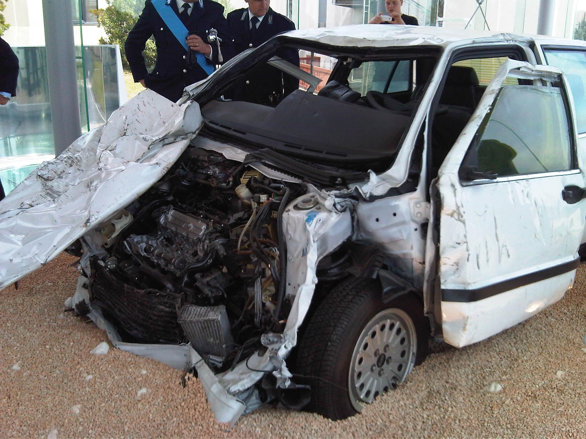 La macchina Fiat Croma bianca dove viaggiavano il magistrato, la moglie e l’autista, colpita dall'esplosione. Oggi è di proprietà del Ministero della Giustizia, conservata in una teca a memoria del tragico evento