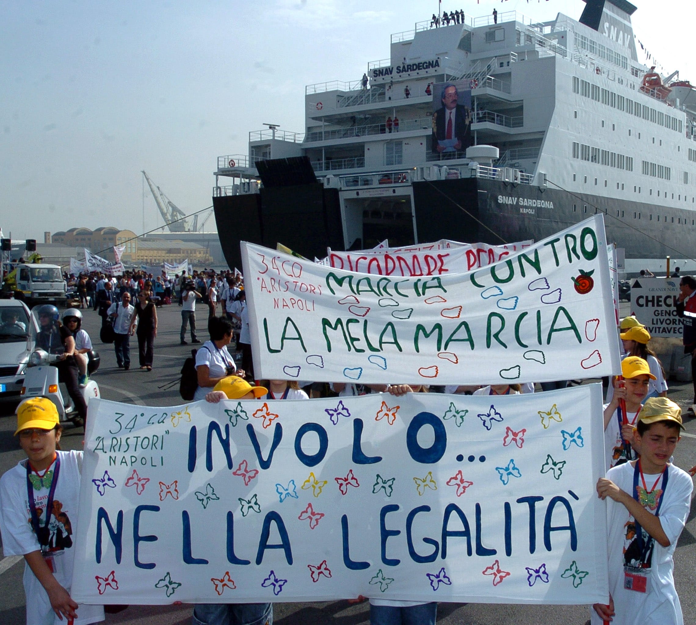 La nave della legalità, che dal 2002 porta giovani in un viaggio, da Civitavecchia a Palermo, all'insegna del ricordo di Giovanni Falcone, di Paolo Borsellino e di tutti coloro che con coraggio hanno dato un contributo significativo alla lotta contro la mafia 