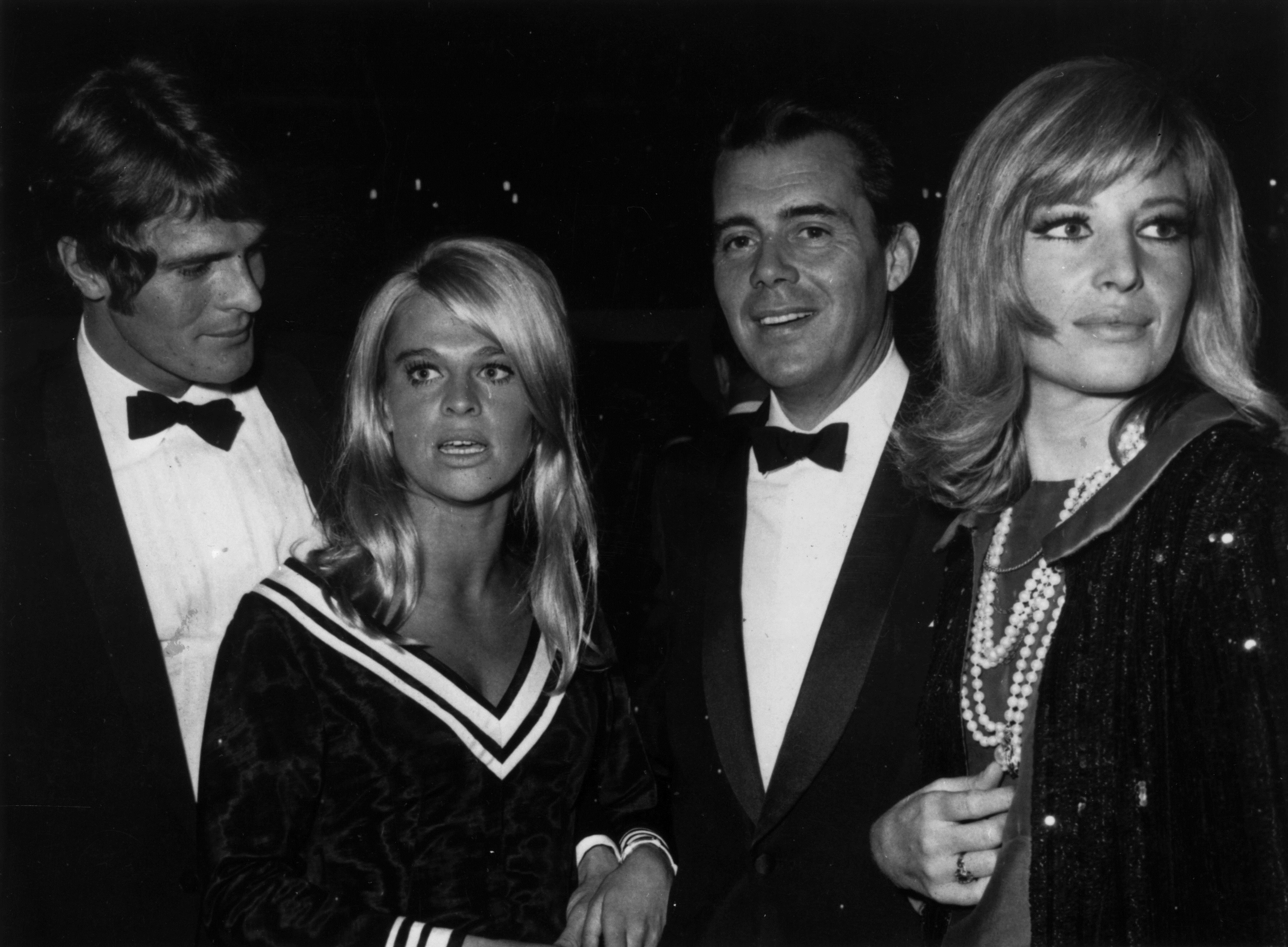 Da destra: Monica Vitti, Dirk Bogarde, Julie Christie e il suo accompagnatore nel 1965