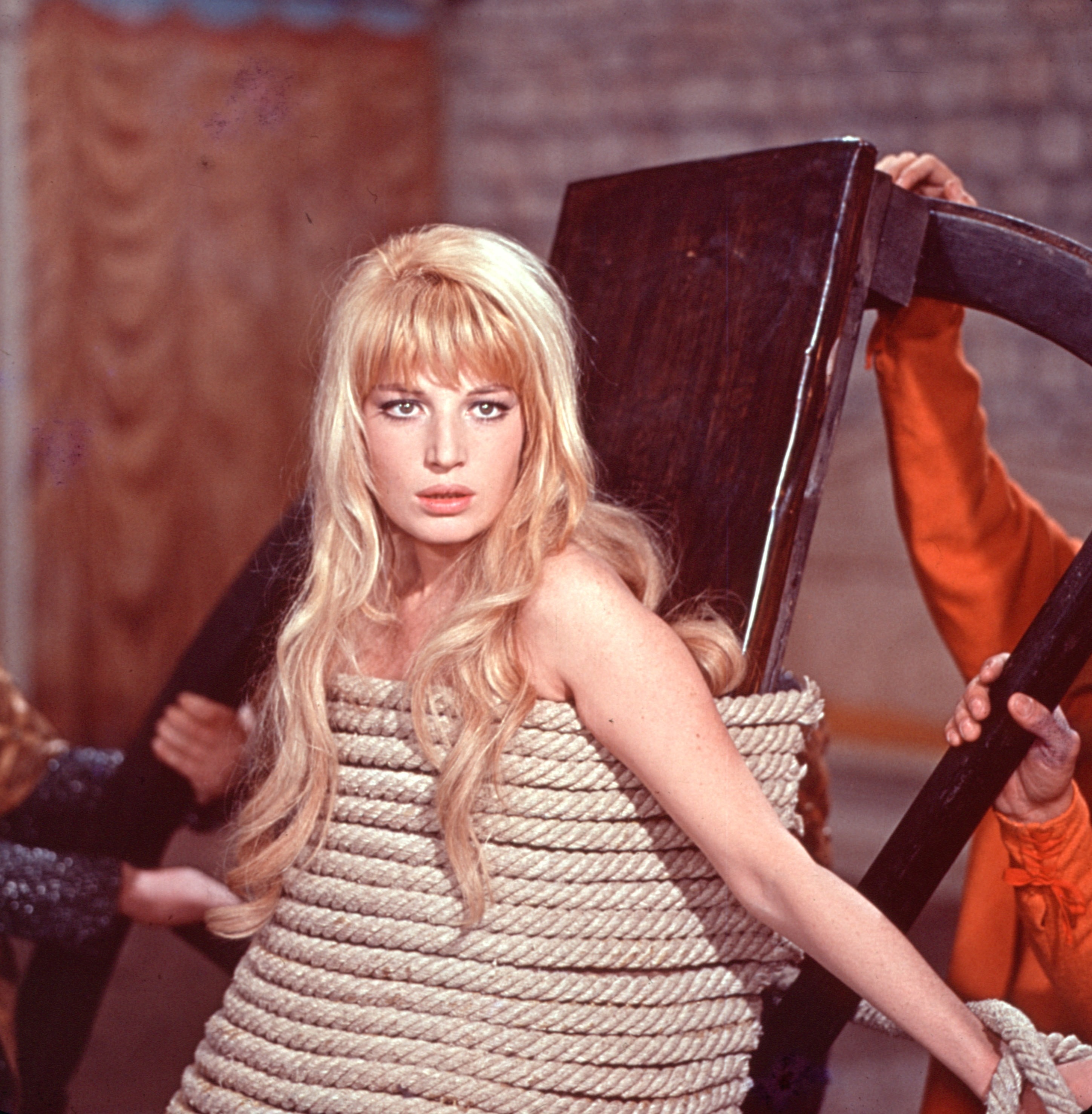 Una scena del film di Pasquale Festa Campanile La cintura di castità, 1967