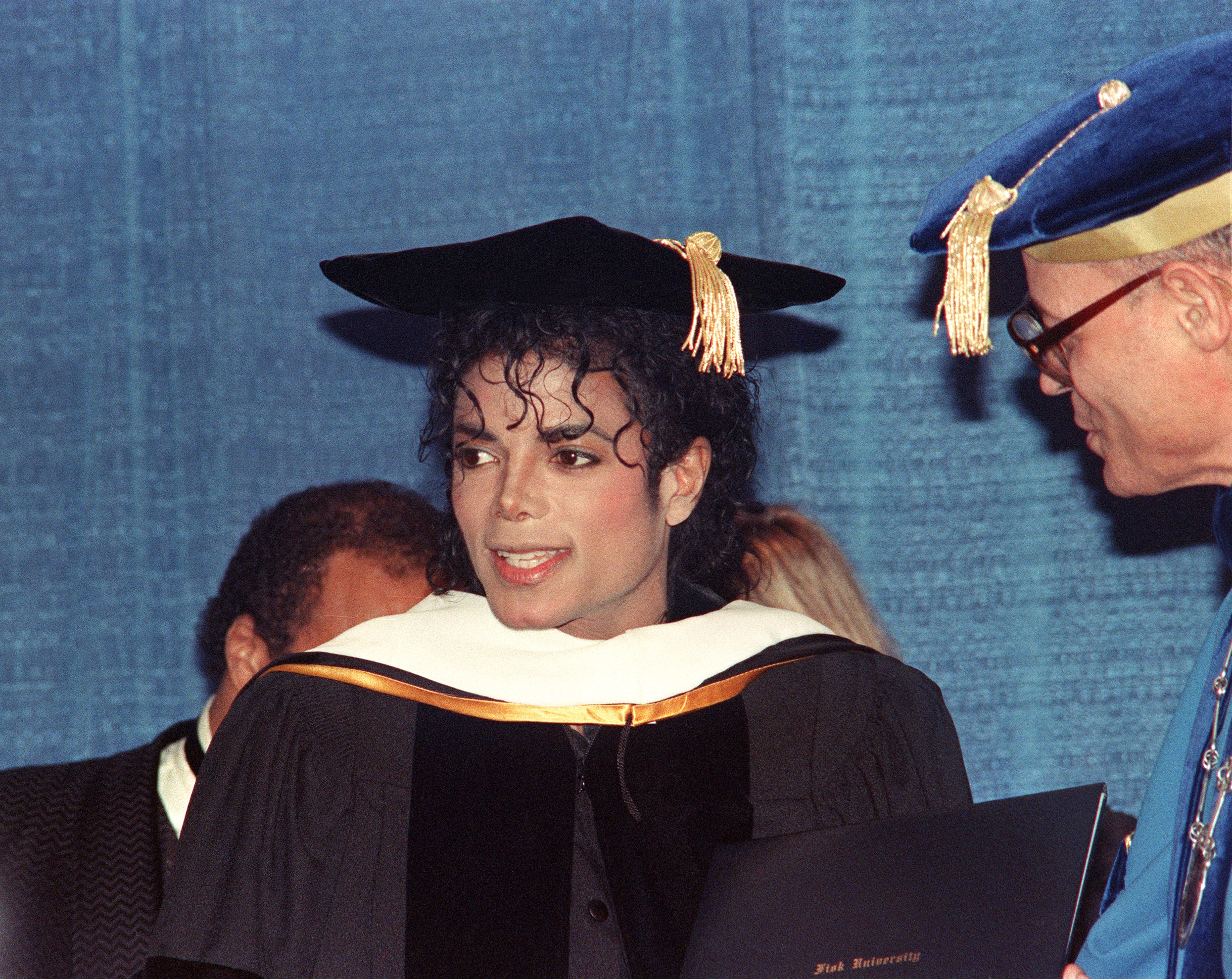 Marzo 1988. Michael Jackson riceve la laurea honoris causa in materie umanistiche allo Union Nego College di New York