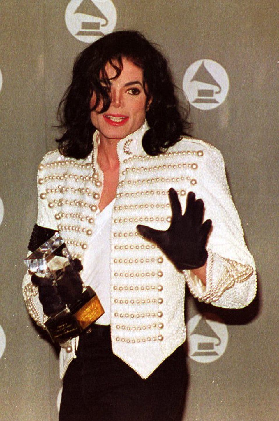 Febbraio 1993. Michael Jackson riceve il Grammy Legend Award durante la 36° edizione dei Grammy Awards a Los Angeles
