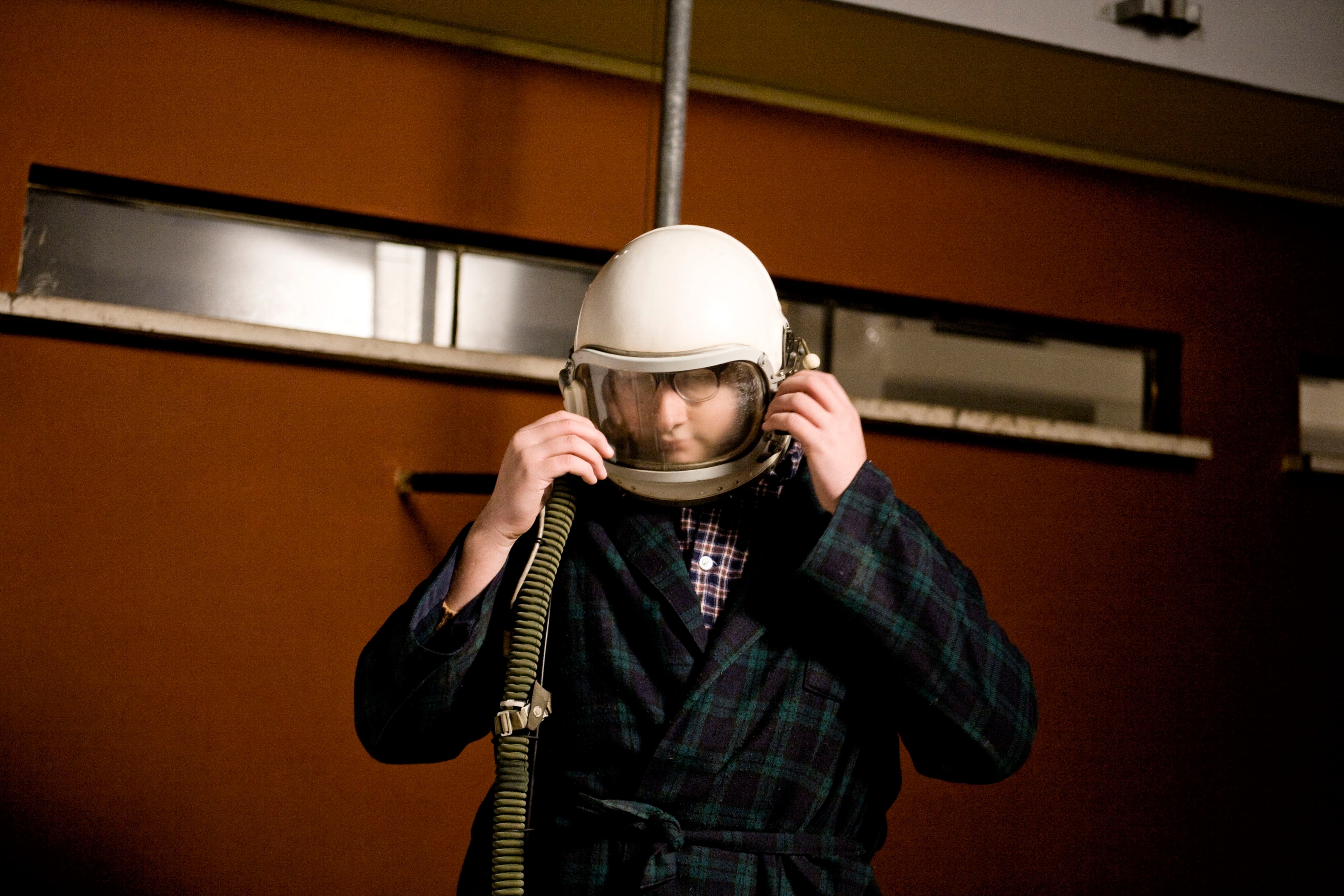 Arturo Proietti con il casco da cosmonauta